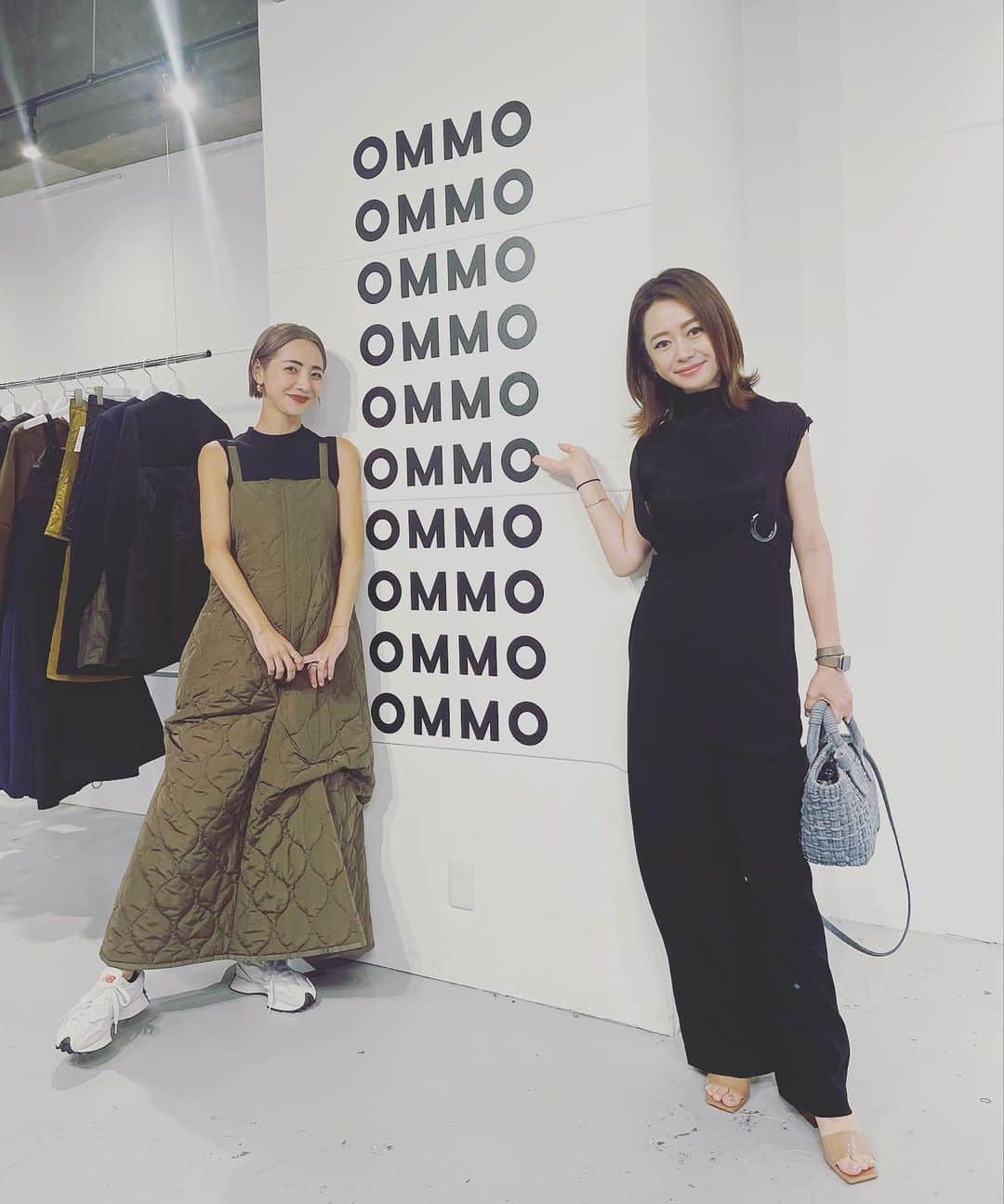 安藤成子のインスタグラム：「@momokoogihara の新ブランド✨ @ommo_official_ のローンチ展示会へ♡ ・ 桃ちゃんのセンスは昔から全部ドンピャに心くすぐるものばかり作り出すもんだから危険です⚠️🤣 ・ 新ブランドローンチ&新生活おめでとう♡ ・ 新生活おめでとう？！w 変だなw とりあえず引き続きよろしくです♡ 久々えいとにもあいたい✨ ・ いくちゃんにも久々会ったのに写真撮り忘れたー😭 @icumi___  いくちゃんのブランドのアクセも可愛くて即GETでした♡ @tres__collection   #ommo #om #荻原桃子 #tres #un3d」