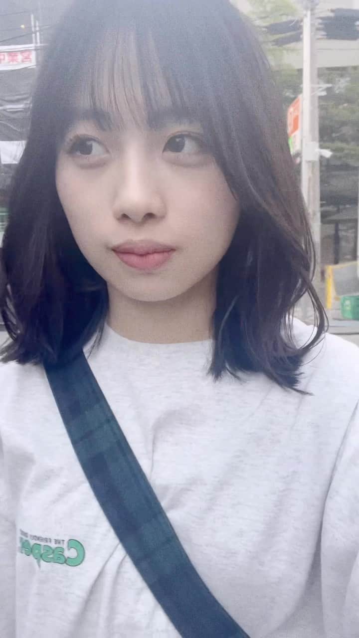 のインスタグラム：「久しぶりにバッサリ25cm程切りました！ 頭が軽くて凄い！感動★ (7秒で5回も前髪触っててとても気になるね)」