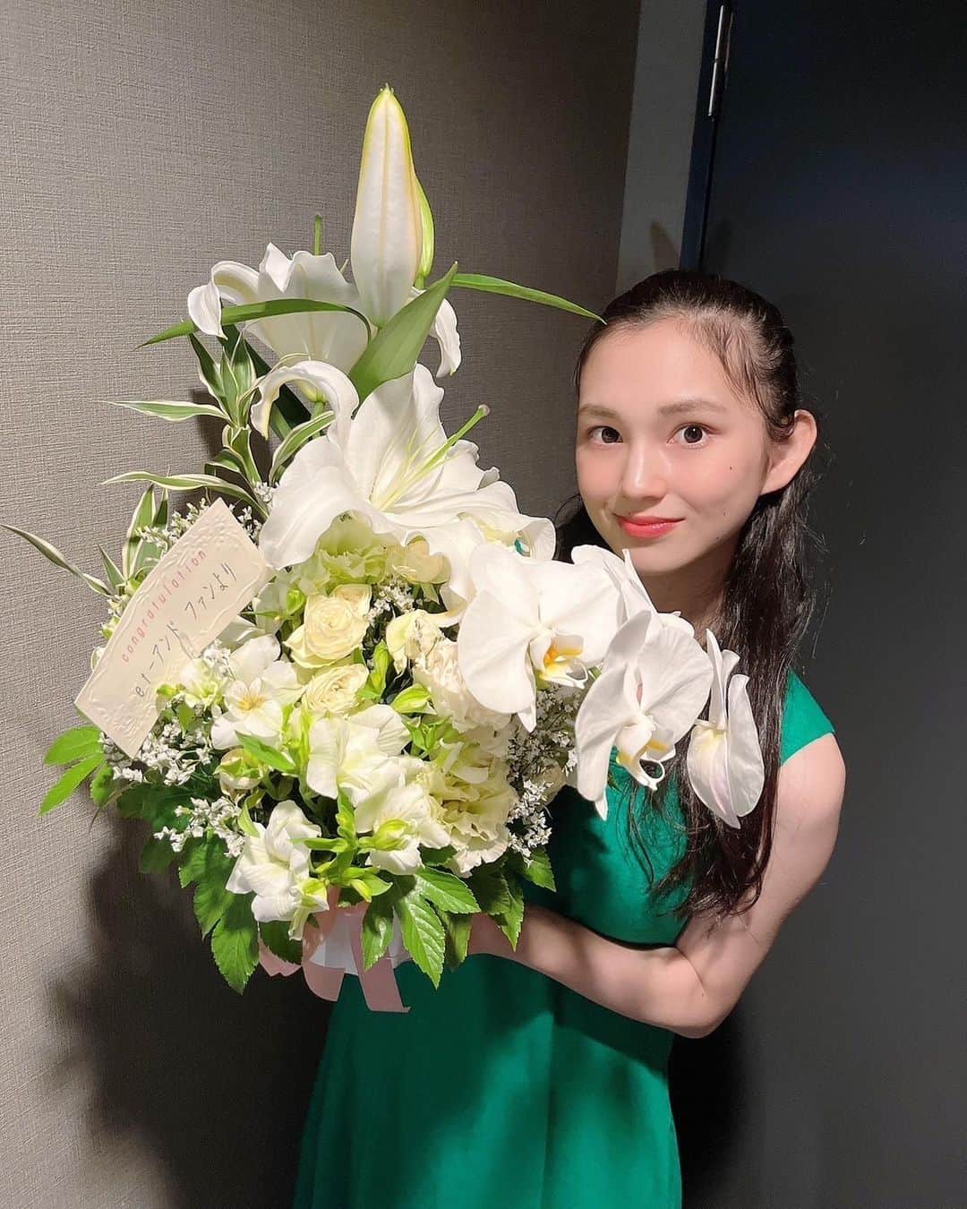 山崎カノンのインスタグラム：「glow tour in札幌 ・ ・ 幸せな時間でした。 お花やプレゼント、そして愛をたくさんありがとう❤️」