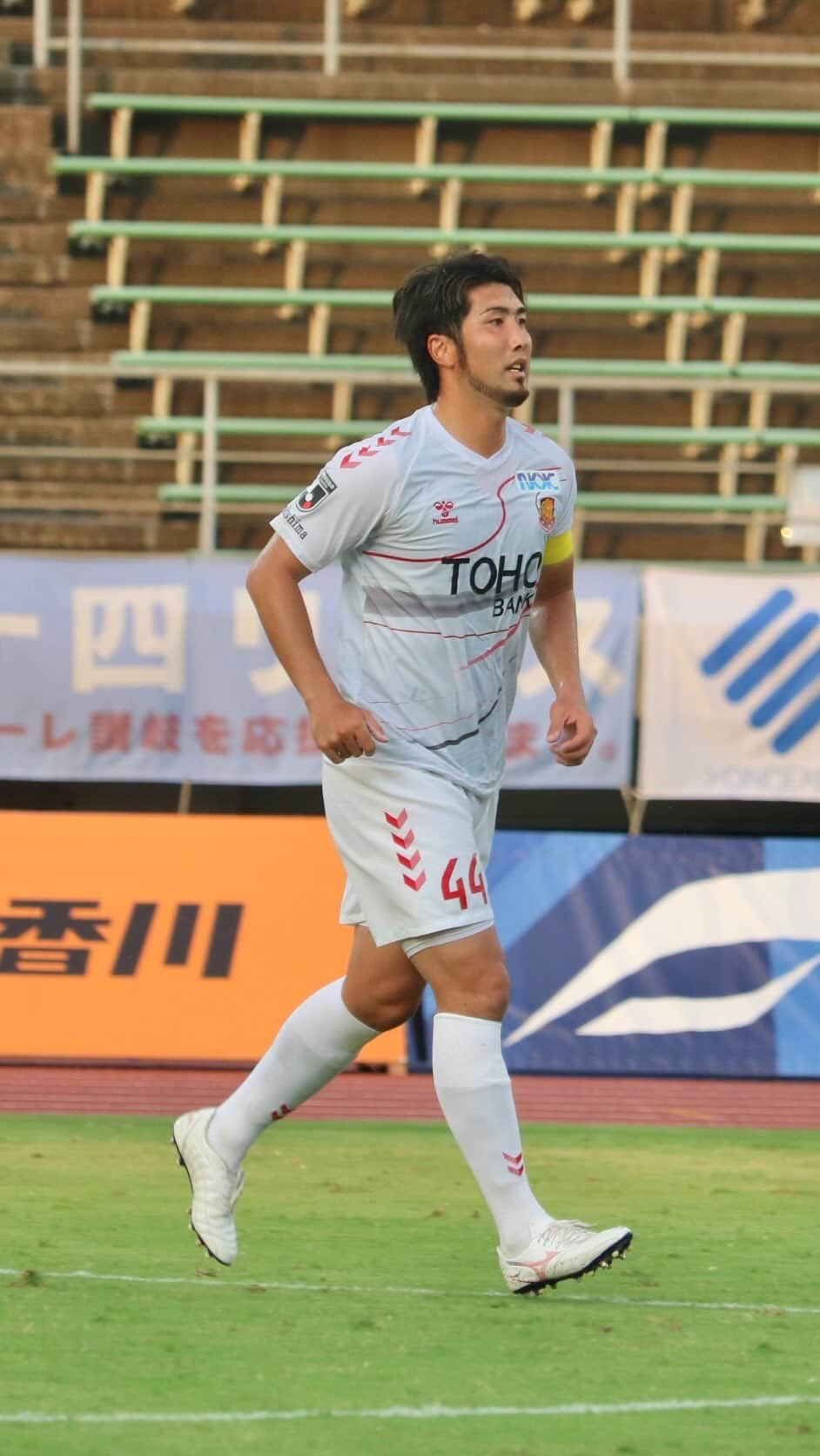 福島ユナイテッドFCのインスタグラム：「𝙂𝙊𝘼𝙇 𝙎𝘾𝙀𝙉𝙀 #大武峻 選手  後半42分、 コーナーキックのチャンスを獲得。 キッカーの #宮崎智彦 選手がインスイングのクロスを上げると、 #大武峻 選手が頭で合わせ同点弾を決めた。  大武選手にとって、これが今シーズン初ゴールに！  #0729讃岐 #一心一積 #福島ユナイテッド #fufc #福島 #Jリーグ #jleague #サッカー #soccer #⚽️」