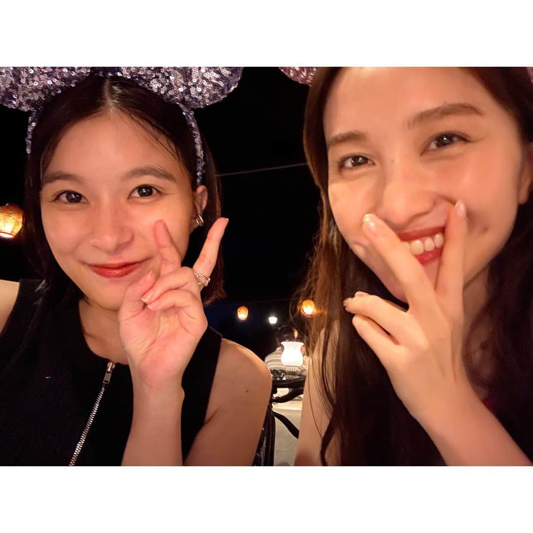 芳根京子のインスタグラム：「この前かなちゃんの「ディズニー行きたい」の一言で行っちゃった！  しかもお揃いのリップ💄♡笑  楽しかったー！いっぱい笑ったー！」