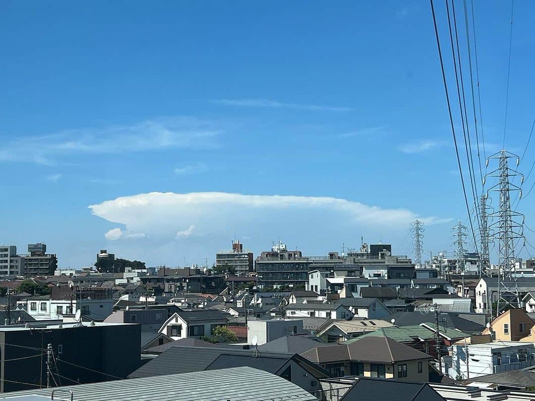 岩崎宏美さんのインスタグラム写真 - (岩崎宏美Instagram)「鯉みたいな雲を発見‼️  綺麗な空でした。」7月29日 15時55分 - hiromiiwasaki_official