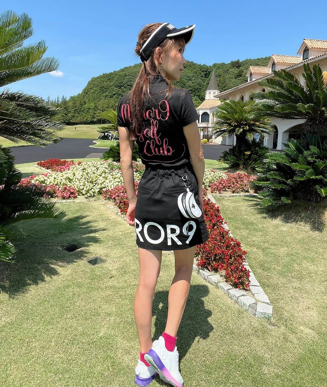 石関いづみさんのインスタグラム写真 - (石関いづみInstagram)「𝗕𝗟𝗔𝗖𝗞 𝗪𝗲𝗮𝗿 🖤  All wear / @mirror9golf  shoes / @footjoy.japan  ． ． ． ． ． ． #ミラーナイン #ミラーナインゴルフ #いづみんゴルフ #いづみんコーデ #izumingolf #ゴルフ女子#ゴルフ#ゴルフウェア #golf#golfwear#golflife#golfclub#golfaddict#mirror9golf#japan#japanesegirl#골프#골프스타그램#골프패션#골프스윙#골프웨어」7月29日 16時18分 - izumingolf