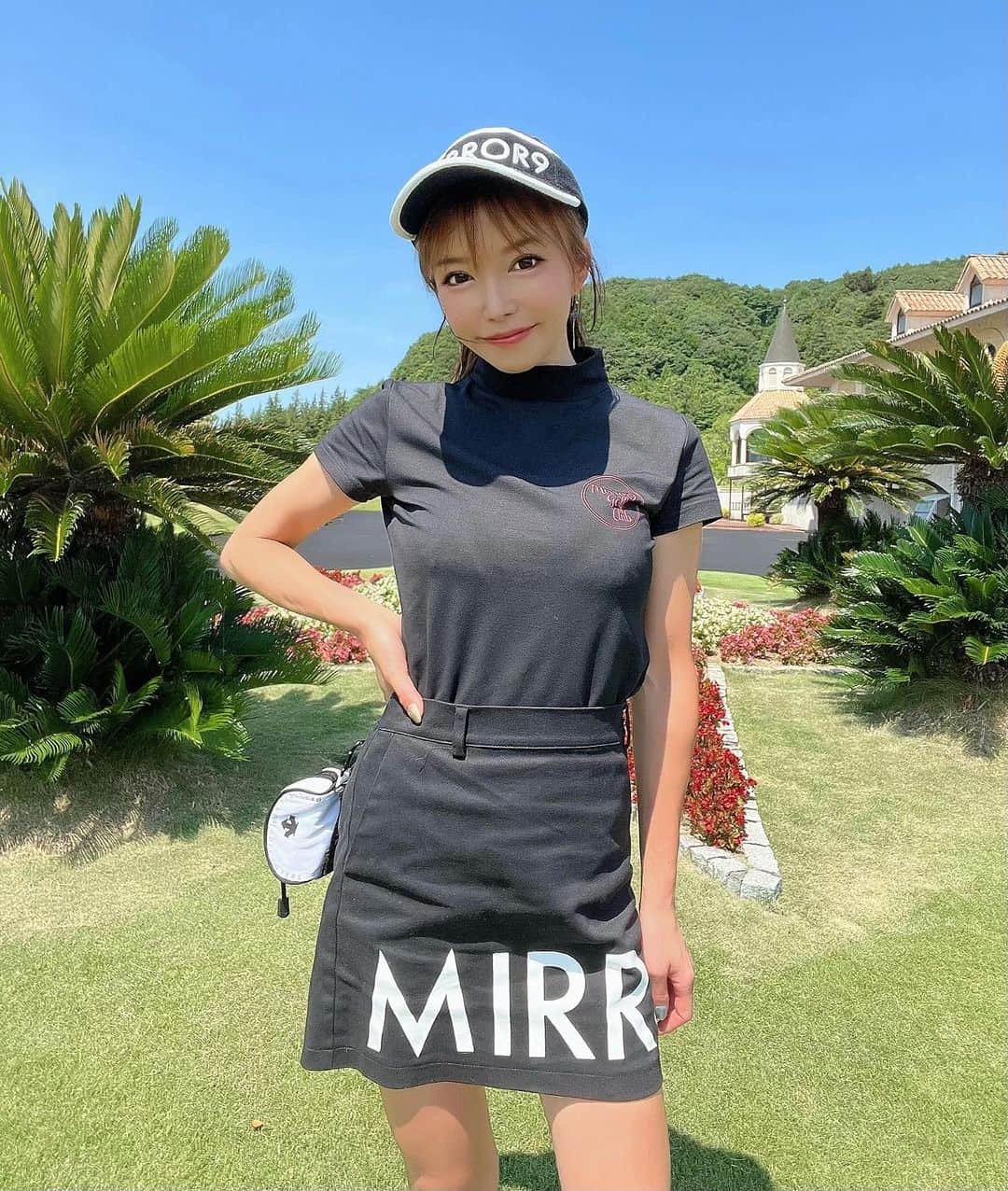 石関いづみさんのインスタグラム写真 - (石関いづみInstagram)「𝗕𝗟𝗔𝗖𝗞 𝗪𝗲𝗮𝗿 🖤  All wear / @mirror9golf  shoes / @footjoy.japan  ． ． ． ． ． ． #ミラーナイン #ミラーナインゴルフ #いづみんゴルフ #いづみんコーデ #izumingolf #ゴルフ女子#ゴルフ#ゴルフウェア #golf#golfwear#golflife#golfclub#golfaddict#mirror9golf#japan#japanesegirl#골프#골프스타그램#골프패션#골프스윙#골프웨어」7月29日 16時18分 - izumingolf