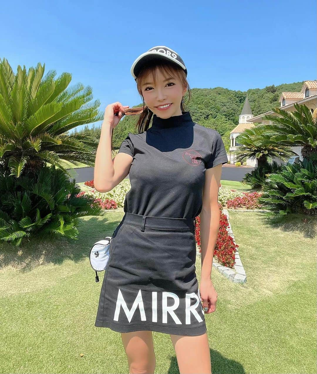 石関いづみさんのインスタグラム写真 - (石関いづみInstagram)「𝗕𝗟𝗔𝗖𝗞 𝗪𝗲𝗮𝗿 🖤  All wear / @mirror9golf  shoes / @footjoy.japan  ． ． ． ． ． ． #ミラーナイン #ミラーナインゴルフ #いづみんゴルフ #いづみんコーデ #izumingolf #ゴルフ女子#ゴルフ#ゴルフウェア #golf#golfwear#golflife#golfclub#golfaddict#mirror9golf#japan#japanesegirl#골프#골프스타그램#골프패션#골프스윙#골프웨어」7月29日 16時18分 - izumingolf