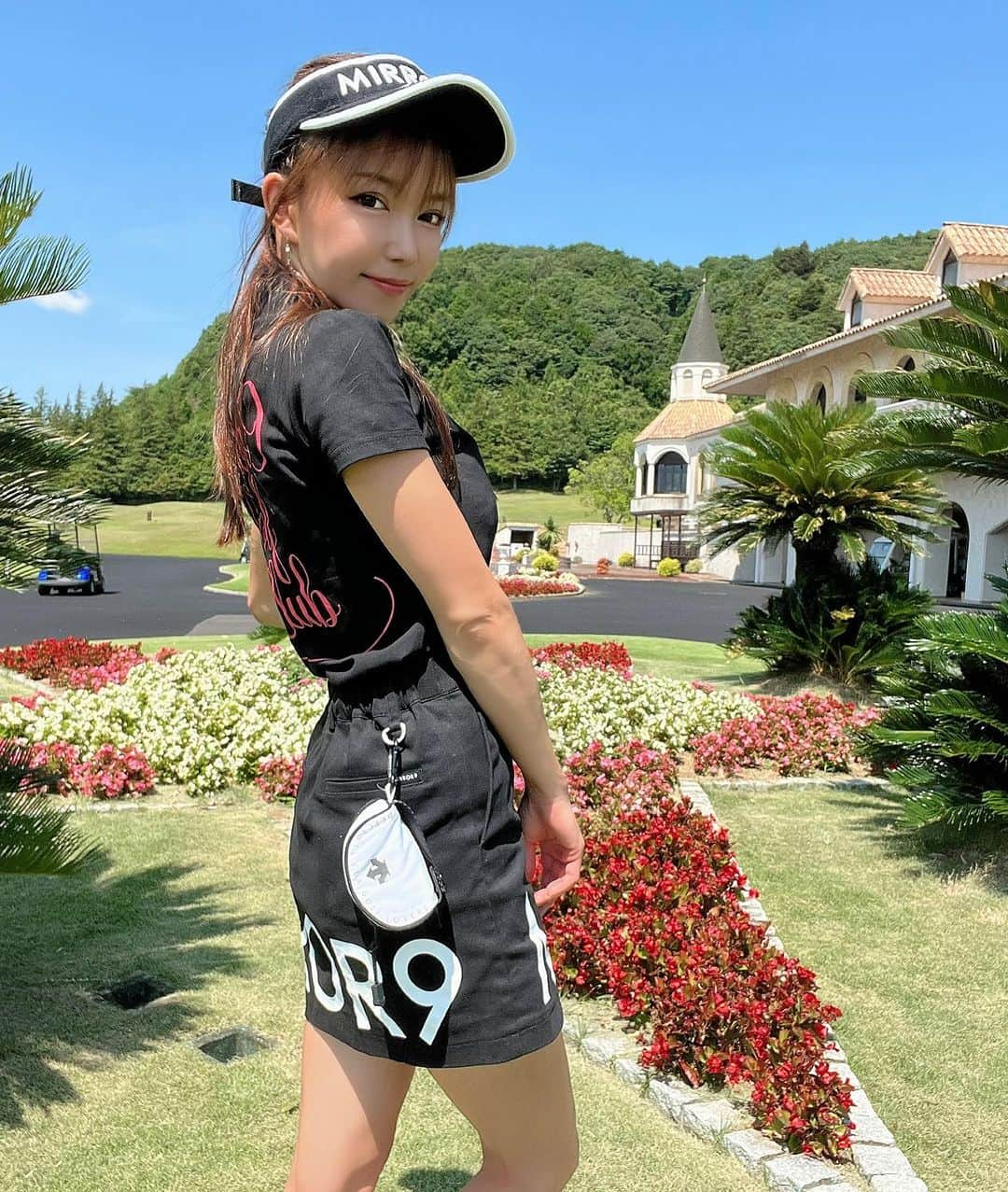 石関いづみさんのインスタグラム写真 - (石関いづみInstagram)「𝗕𝗟𝗔𝗖𝗞 𝗪𝗲𝗮𝗿 🖤  All wear / @mirror9golf  shoes / @footjoy.japan  ． ． ． ． ． ． #ミラーナイン #ミラーナインゴルフ #いづみんゴルフ #いづみんコーデ #izumingolf #ゴルフ女子#ゴルフ#ゴルフウェア #golf#golfwear#golflife#golfclub#golfaddict#mirror9golf#japan#japanesegirl#골프#골프스타그램#골프패션#골프스윙#골프웨어」7月29日 16時18分 - izumingolf