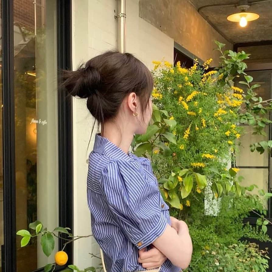 R i R y (リリー)さんのインスタグラム写真 - (R i R y (リリー)Instagram)「『簡単で可愛いまとめ髪アレンジ🤎』  湿気でまとまりにくい夏にぴったり◎簡単で可愛いまとめ髪アレンジをご紹介✨ぜひ参考にしてみてね✨  ✴︎---------------✴︎---------------✴︎  ▶️▶️掲載する写真を募集中📸 カワイイ写真が撮れたら、@velle.jp をタグ付けするか、ハッシュタグ #velle_jp をつけて投稿してみてね✨ velle編集部と一緒にカワイイで溢れるvelleを創っていこう😚  ✴︎---------------✴︎---------------✴︎  #ヘアアレンジ #ヘアアレンジ簡単 #簡単ヘアアレンジ #ハーフアップ #ハーフツイン #三つ編みアレンジ #お団子アレンジ #お団子ヘア」7月29日 18時00分 - velle.jp