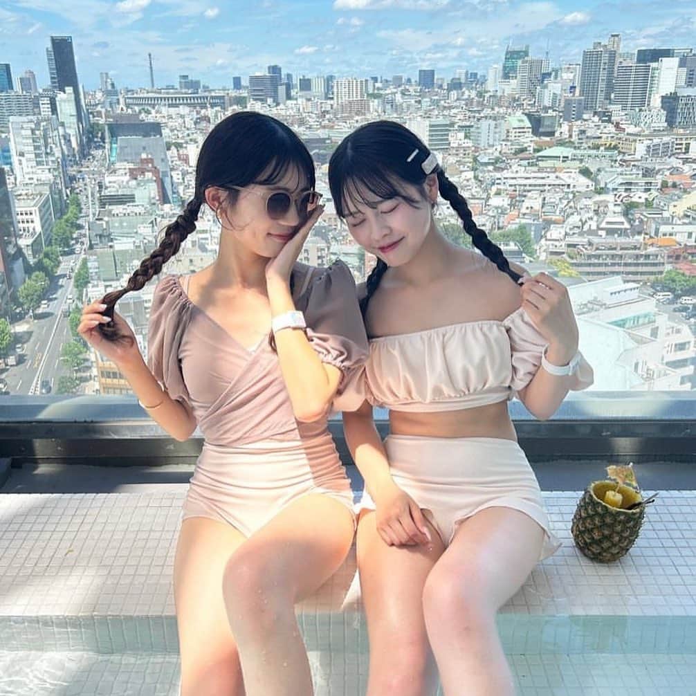 R i R y (リリー)さんのインスタグラム写真 - (R i R y (リリー)Instagram)「『簡単で可愛いまとめ髪アレンジ🤎』  湿気でまとまりにくい夏にぴったり◎簡単で可愛いまとめ髪アレンジをご紹介✨ぜひ参考にしてみてね✨  ✴︎---------------✴︎---------------✴︎  ▶️▶️掲載する写真を募集中📸 カワイイ写真が撮れたら、@velle.jp をタグ付けするか、ハッシュタグ #velle_jp をつけて投稿してみてね✨ velle編集部と一緒にカワイイで溢れるvelleを創っていこう😚  ✴︎---------------✴︎---------------✴︎  #ヘアアレンジ #ヘアアレンジ簡単 #簡単ヘアアレンジ #ハーフアップ #ハーフツイン #三つ編みアレンジ #お団子アレンジ #お団子ヘア」7月29日 18時00分 - velle.jp