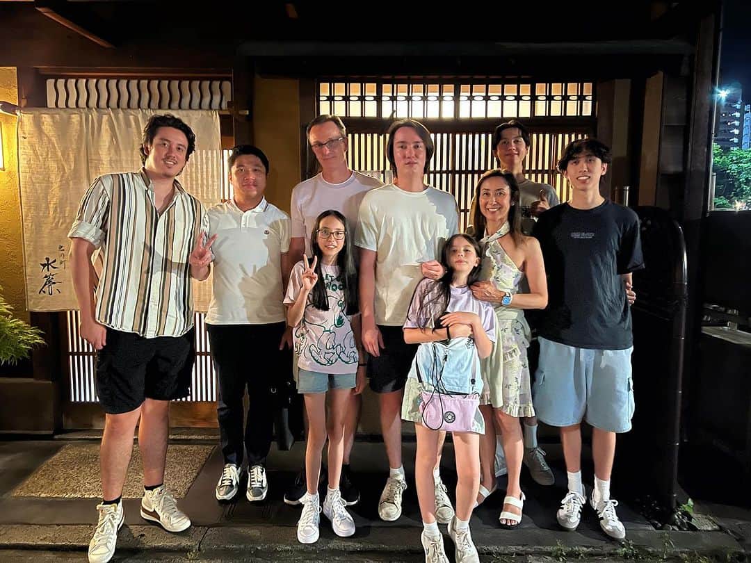 りありこさんのインスタグラム写真 - (りありこInstagram)「京都では浴衣を着て写真を撮っていただいたり素敵なバーや料亭に連れて行っていただいたり、家族で本当に楽しい時間を過ごすことができました。  皆様に感謝です。  #りありこチャンネル」7月29日 16時25分 - leahrikophoto
