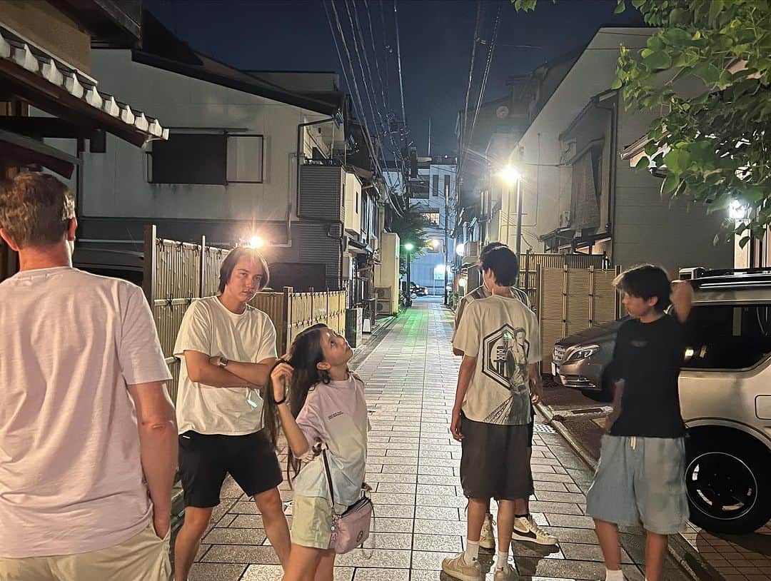 りありこさんのインスタグラム写真 - (りありこInstagram)「京都では浴衣を着て写真を撮っていただいたり素敵なバーや料亭に連れて行っていただいたり、家族で本当に楽しい時間を過ごすことができました。  皆様に感謝です。  #りありこチャンネル」7月29日 16時25分 - leahrikophoto