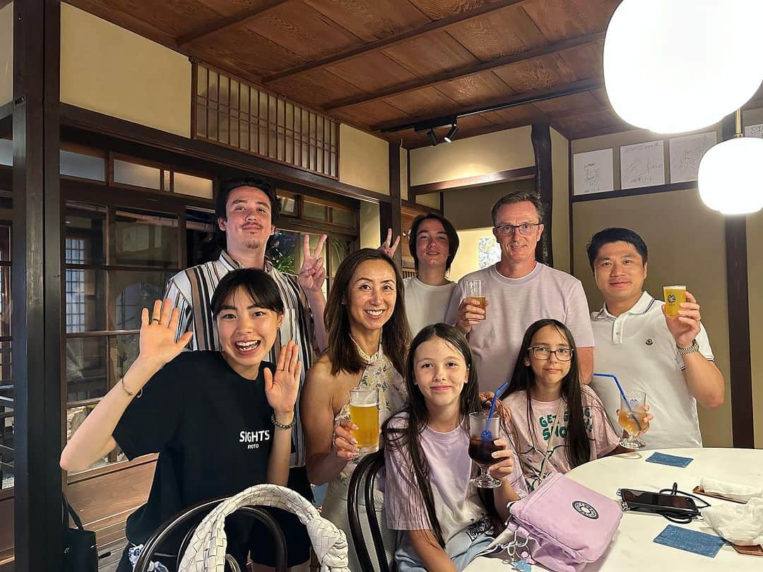 りありこのインスタグラム：「京都では浴衣を着て写真を撮っていただいたり素敵なバーや料亭に連れて行っていただいたり、家族で本当に楽しい時間を過ごすことができました。  皆様に感謝です。  #りありこチャンネル」