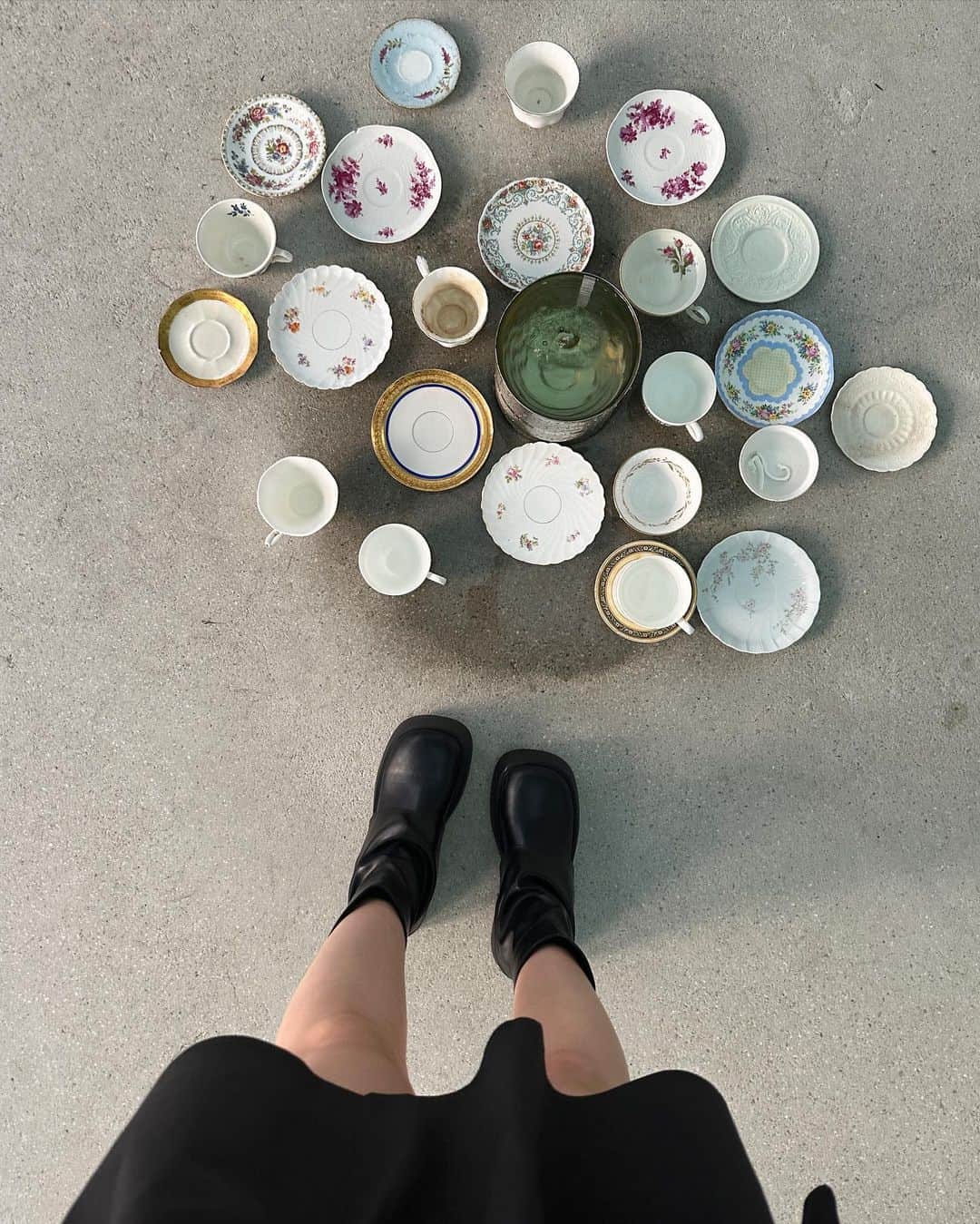 MeJiwooさんのインスタグラム写真 - (MeJiwooInstagram)「애정하는 본희언니의 감성이 가득한, 자연스러운 아름다움의 공간에서 푸릇하고 싱그러운 여름을 느끼고 온 금요일 늦은 오후 🌿👒  너무 힐링이였다🫧 초대해주어 고마워요.  늘 멋진 우리언니, 화이팅💚」7月29日 16時40分 - mejiwoo103