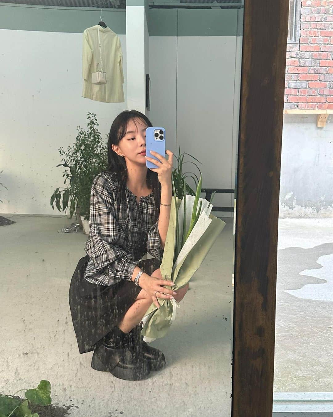 MeJiwooさんのインスタグラム写真 - (MeJiwooInstagram)「애정하는 본희언니의 감성이 가득한, 자연스러운 아름다움의 공간에서 푸릇하고 싱그러운 여름을 느끼고 온 금요일 늦은 오후 🌿👒  너무 힐링이였다🫧 초대해주어 고마워요.  늘 멋진 우리언니, 화이팅💚」7月29日 16時40分 - mejiwoo103