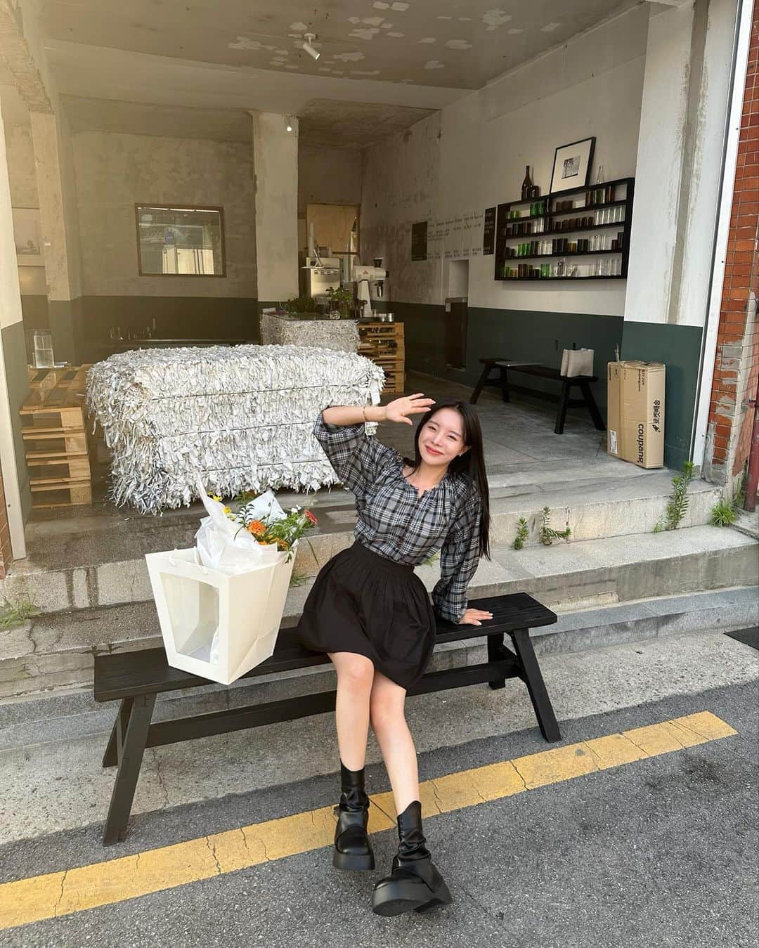 MeJiwooさんのインスタグラム写真 - (MeJiwooInstagram)「애정하는 본희언니의 감성이 가득한, 자연스러운 아름다움의 공간에서 푸릇하고 싱그러운 여름을 느끼고 온 금요일 늦은 오후 🌿👒  너무 힐링이였다🫧 초대해주어 고마워요.  늘 멋진 우리언니, 화이팅💚」7月29日 16時40分 - mejiwoo103