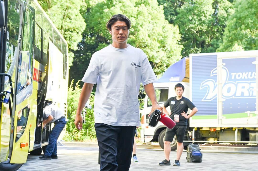 徳島ヴォルティスさんのインスタグラム写真 - (徳島ヴォルティスInstagram)「【7/29(土)18:00 町田戦(アウェイ)】 選手バスがスタジアムに到着🚌 徳島らしく。  #徳島ヴォルティス #vortis #Jリーグ #football」7月29日 16時52分 - tokushima_vortis