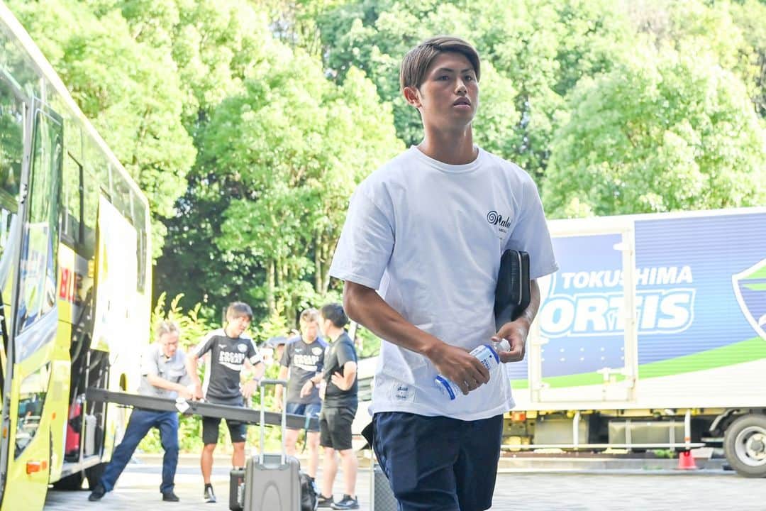 徳島ヴォルティスさんのインスタグラム写真 - (徳島ヴォルティスInstagram)「【7/29(土)18:00 町田戦(アウェイ)】 選手バスがスタジアムに到着🚌 徳島らしく。  #徳島ヴォルティス #vortis #Jリーグ #football」7月29日 16時52分 - tokushima_vortis