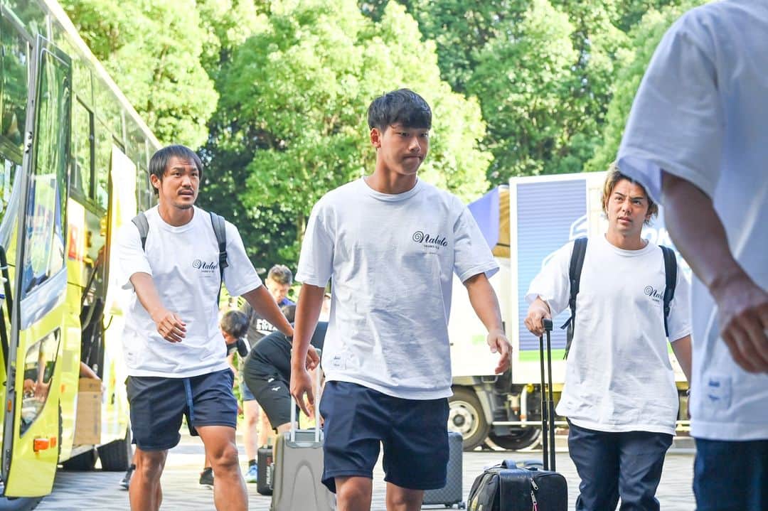 徳島ヴォルティスのインスタグラム：「【7/29(土)18:00 町田戦(アウェイ)】 選手バスがスタジアムに到着🚌 徳島らしく。  #徳島ヴォルティス #vortis #Jリーグ #football」