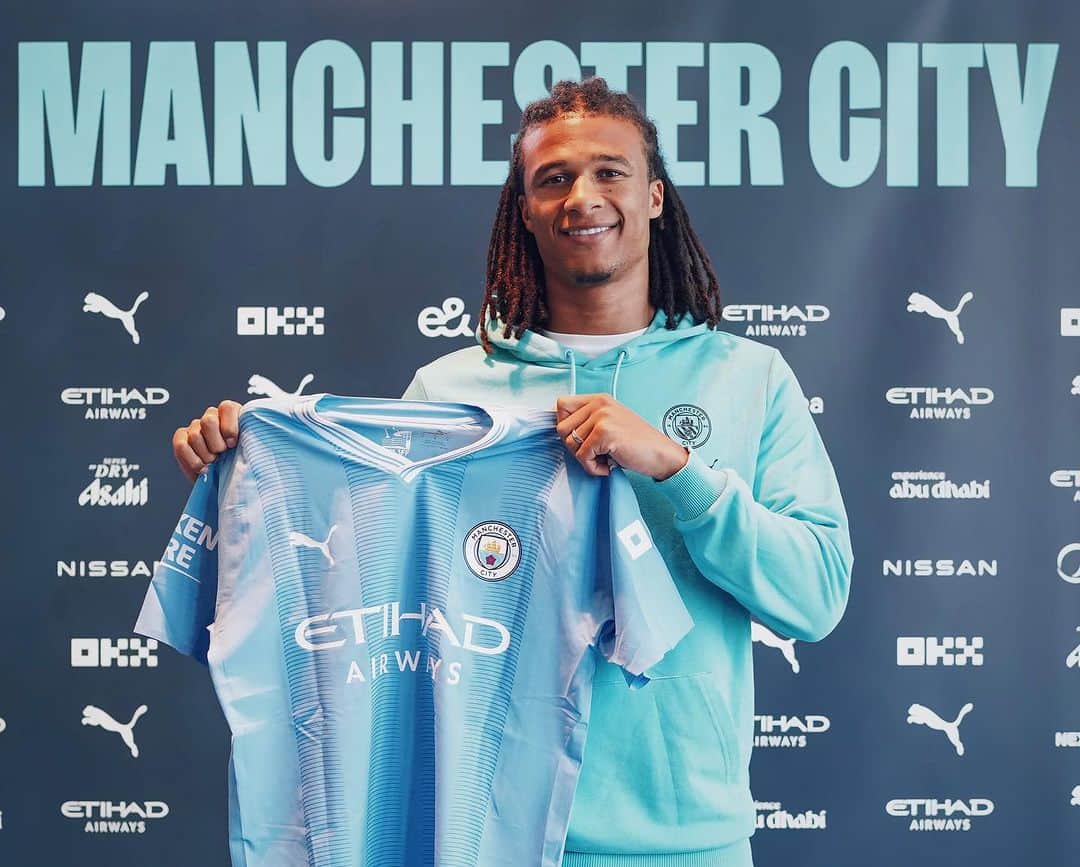ナタン・アケのインスタグラム：「I’m so pleased to extend my contract with this great club. It’s been an incredible 3 years and I can’t wait to see what the next 4 years will bring us 💙 @mancity」