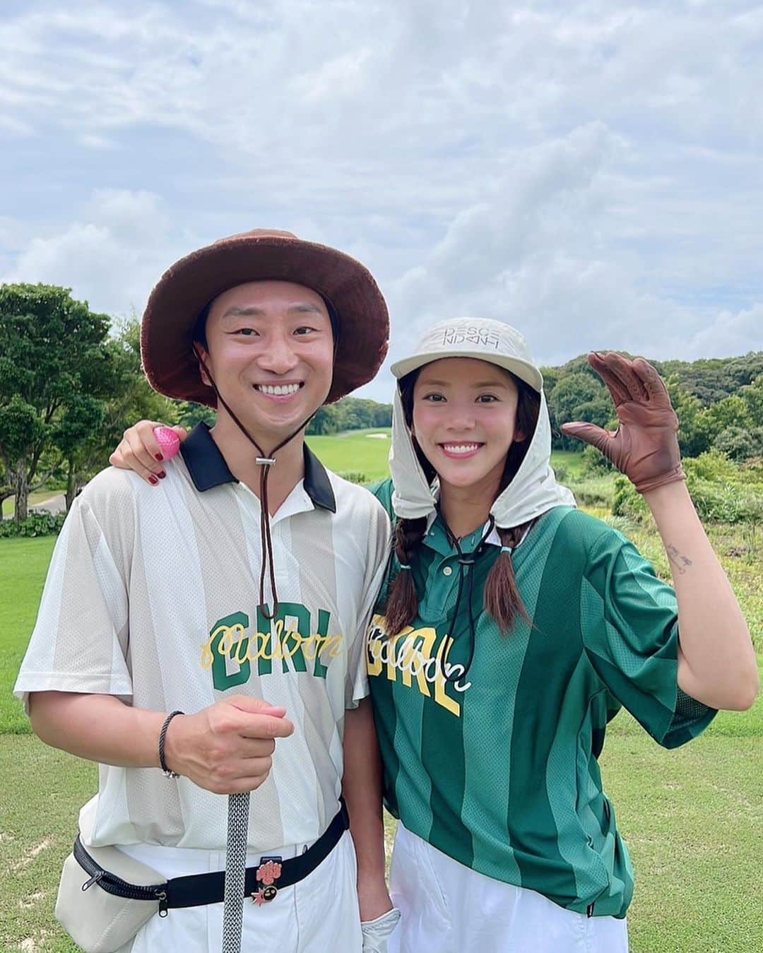 ソン・ダムビのインスタグラム：「폭염 속 제주도 골프🏌🏻🏌🏻 그래도 너무 좋지❤️❤️」
