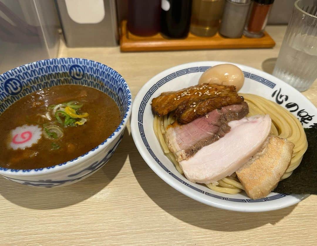ハチミツ二郎のインスタグラム：「ラーメンイケメンぼくつけ麺。 平井 心の味製麺 特製つけ麺 1200円。この麺が食べたくて。  #つけ麺」