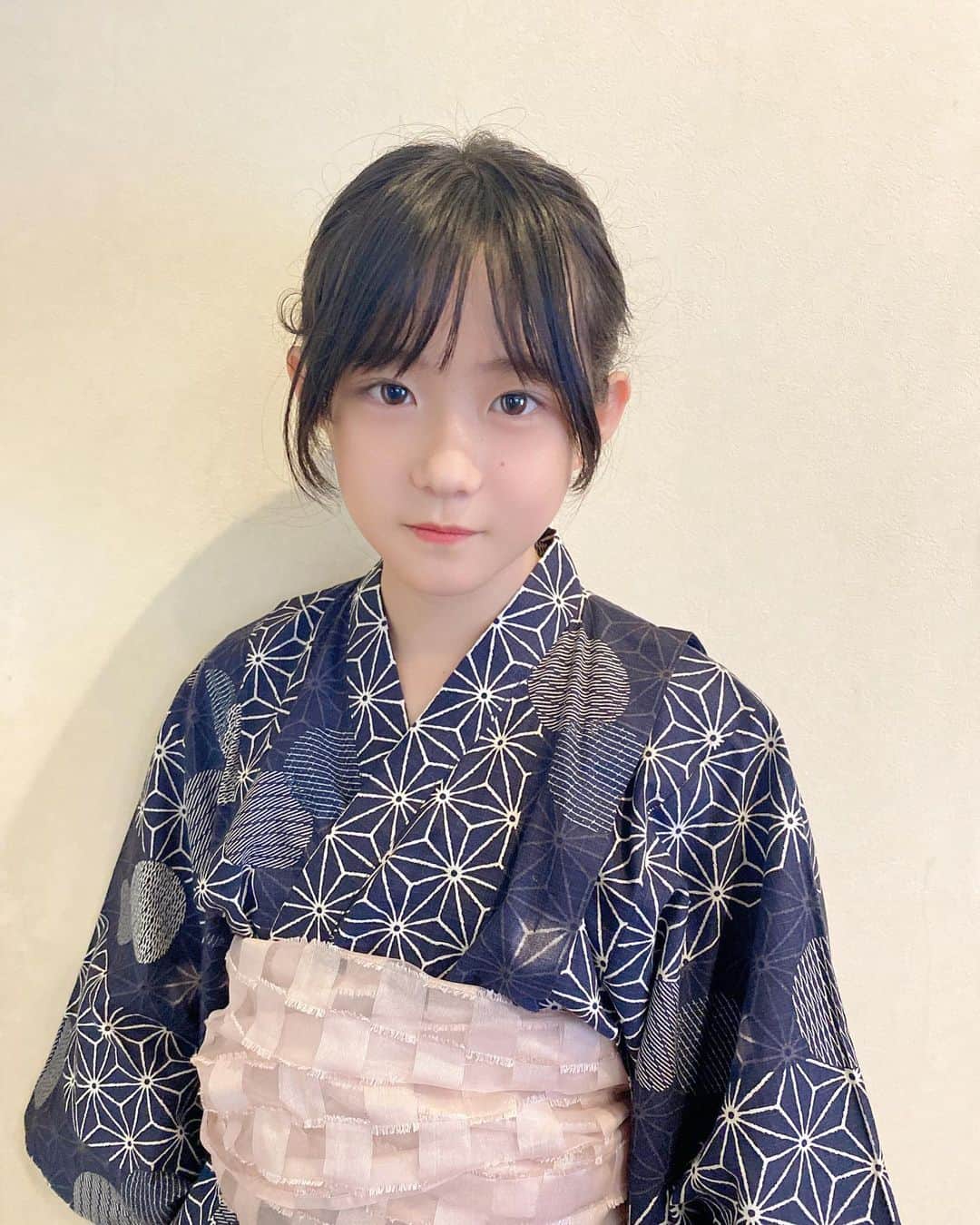 *yoko*のインスタグラム：「◇2023.7.29  浴衣着て、ちょっとお化粧して夜市へ♡  先週は卒園した保育園からお誘いしてもらって夏祭り行ったし毎週お祭りやー！  #夜市#夏祭り#浴衣」