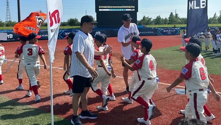 井口資仁さんのインスタグラム写真 - (井口資仁Instagram)「MLB CUP 2023  昨日は石巻市民球場で開会式が行われ 本日から決勝トーナメントの熱い闘いが始まりました⚾️ 暑さに負けず💦リトルリーガー達には 最高のパフォーマンスを出して頑張ってほしいと思います。 試合後には岩隈さんと一緒にアカデミーを行いました。  #井口資仁 #井口忠仁 #mlbcup2023 #mlbcup #aig」7月29日 17時14分 - iguchi.tadahito6