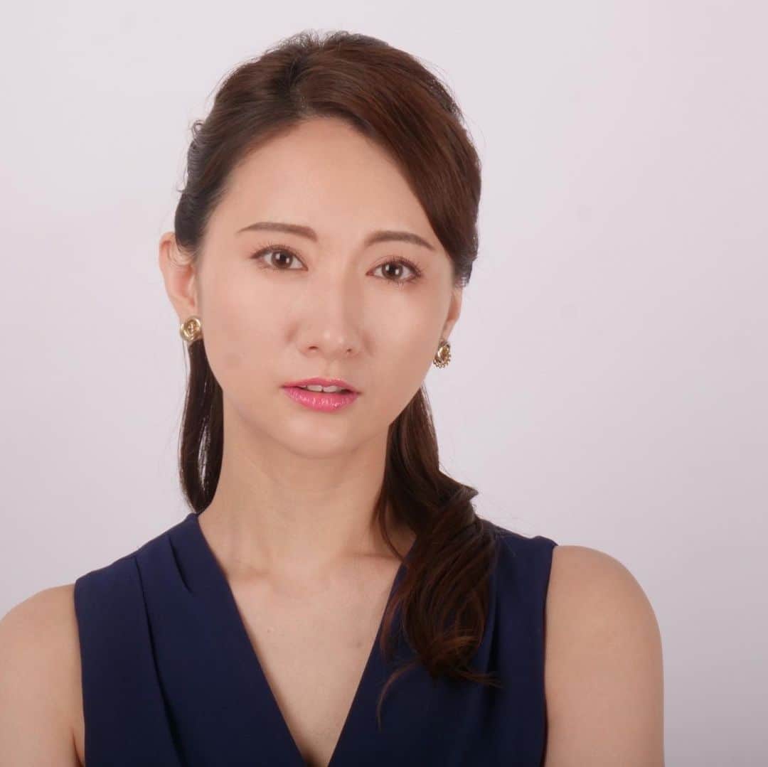 Sasaki Erikaのインスタグラム：「【撮影してきました！】 ⁡ 今日はスタジオ撮影でした😊✨ ⁡ ⁡ YouTubeスタッフが 『サムネイル大切なんで！』と撮影をしてくれましたが まるで宣材の様な仕上がり❗️ ⁡ ⁡ 前にもプロフィール撮影してくれましたが 他のカメラマンに頼むよりも絶対キレイに撮ってくれる😊 ⁡ ⁡ ⁡ いつもお願いしている橋本さんにメイクして頂き 素敵に撮って頂きました✨ ⁡ ⁡ ⁡ アットホームな撮影で楽しかったです😊 ⁡ ⁡ ⁡ ⁡ #美容家 #美容家ささえりtv #美容家ささえり #ささえり #撮影 #ポートレート撮影 #youtube #サムネイル画像」