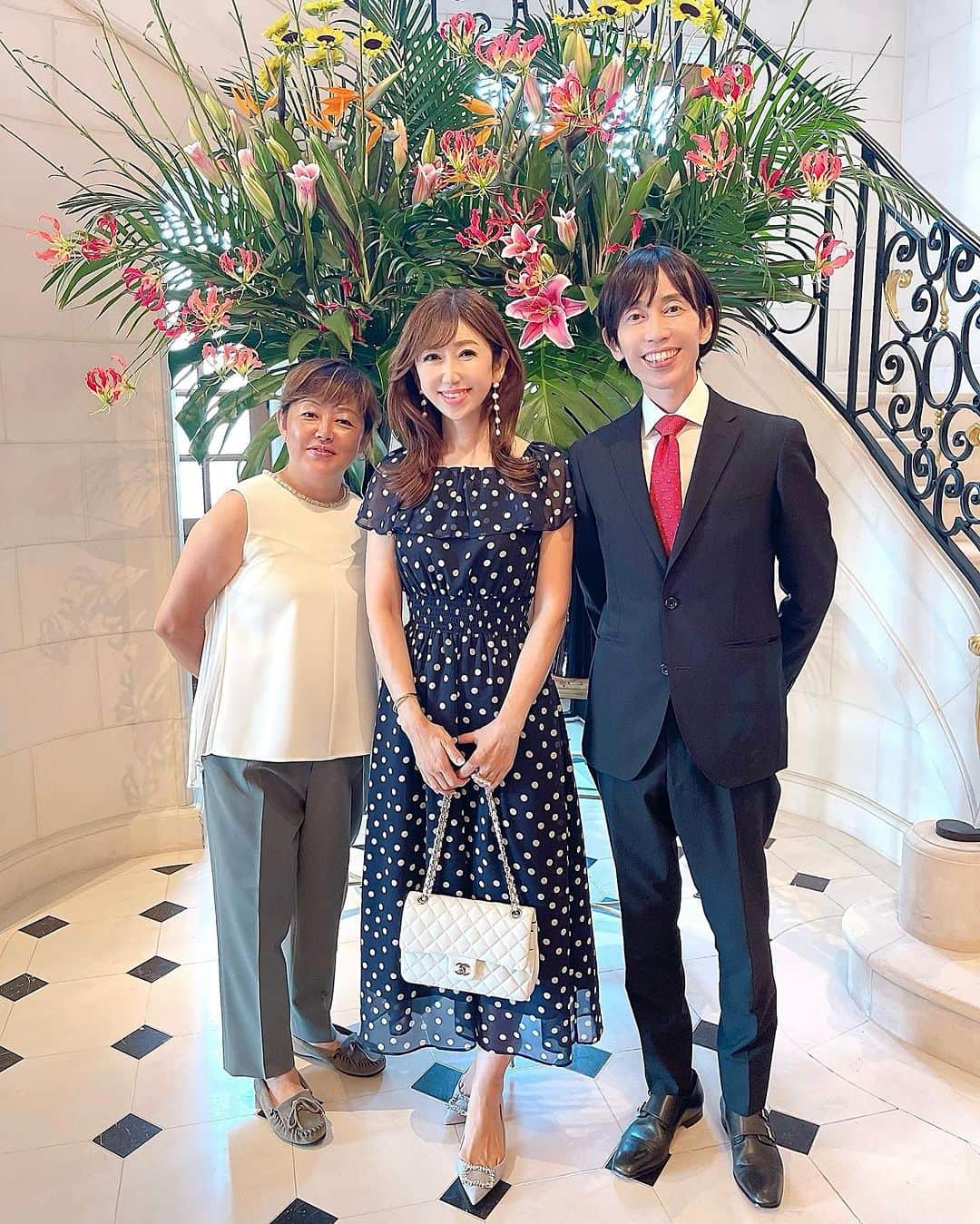 和泉佳子さんのインスタグラム写真 - (和泉佳子Instagram)「ロブションでのワイン会のドレスキは、「スマートカジュアル」  プリマシェレルのドットワンピースは、この夏、様々なシーンで大活躍中です👗  ホワイトのバックを合わせて、爽やかにコーディネート✨  @primascherrer   #和泉佳子　#プリマシェレル　#ジョイントスペース　#jointspace #ドットワンピース　#ワンピース　 #ファッション　#コーディネート　#ファッション好きな人と繋がりたい　#54歳　#アラフィフ　#mustbuy  #coordinate  #ootd」7月29日 17時23分 - yoshiko_izumi