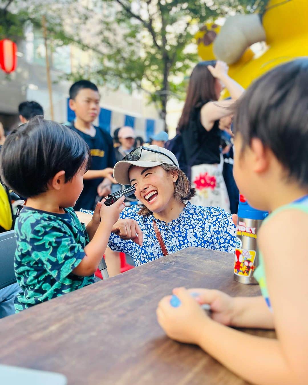 清澤恵美子のインスタグラム：「お祭り楽しいね💚💙 貴重な子供とのショット😍 ありがとう〜」