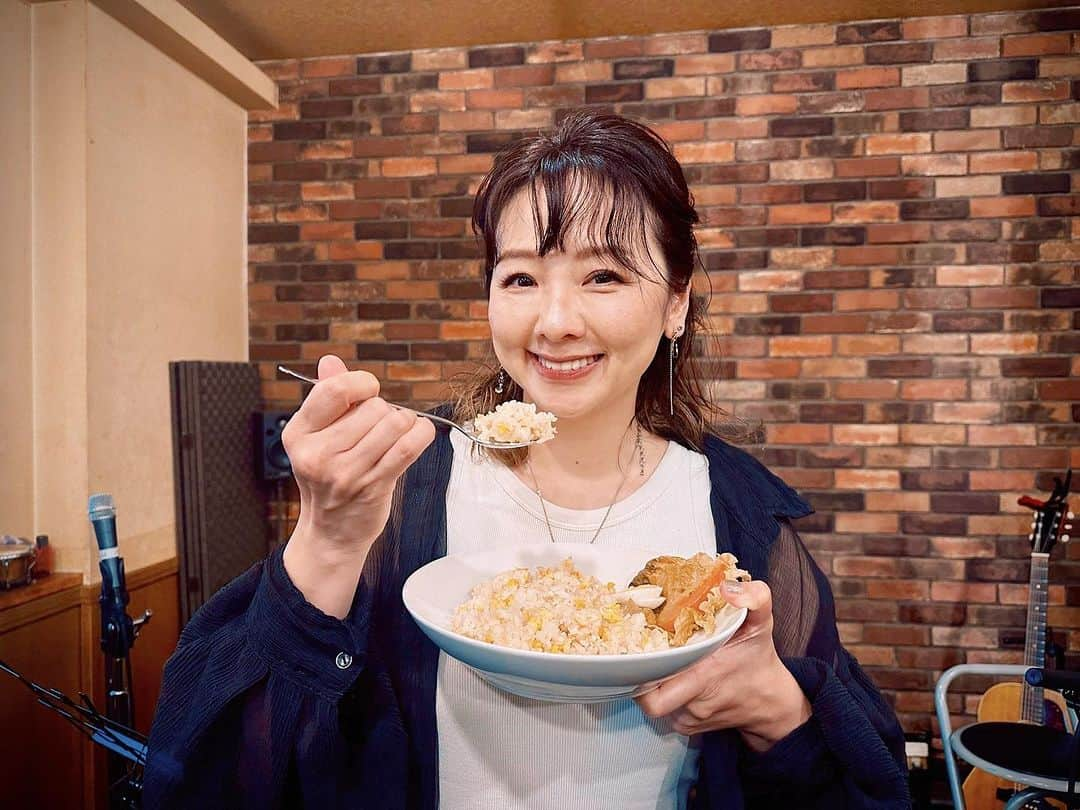 宍戸留美さんのインスタグラム写真 - (宍戸留美Instagram)「@studio.cafe.make  ピラフ頂きました！ とっても美味しい😋 優しい愛のスパイス入😌💕 沢山、食べてね！ 歌も聴きにきてね！ 配信もあります！！」7月29日 17時28分 - rumishishido