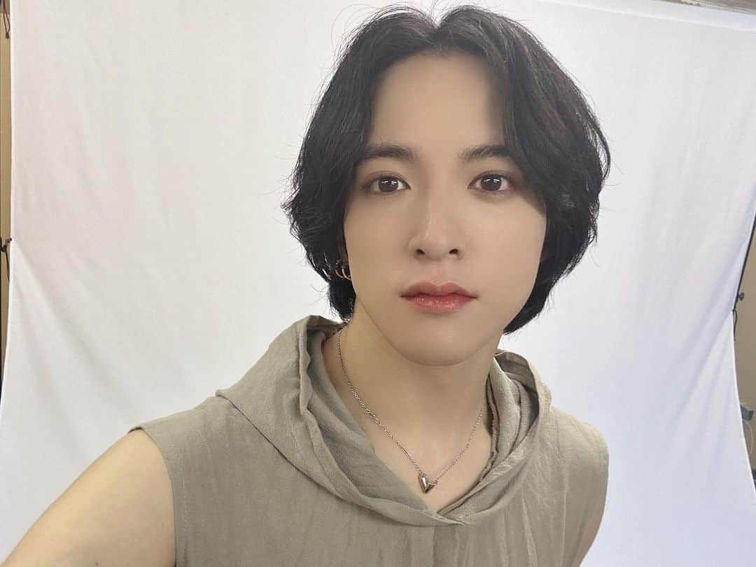 のインスタグラム：「舞台『#黒髭のボート』 ビジュアル撮影してきたっ  今日花火大会なのねー 浴衣姿の人が多い事多い事☺️  #舞台 #写真 #隅田川 #花火大会」