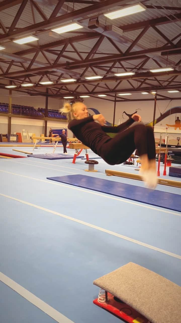 のインスタグラム：「These first bounces again 💓 my body needs to adapt, to get the hardness & quickness back 🔥😝😈」