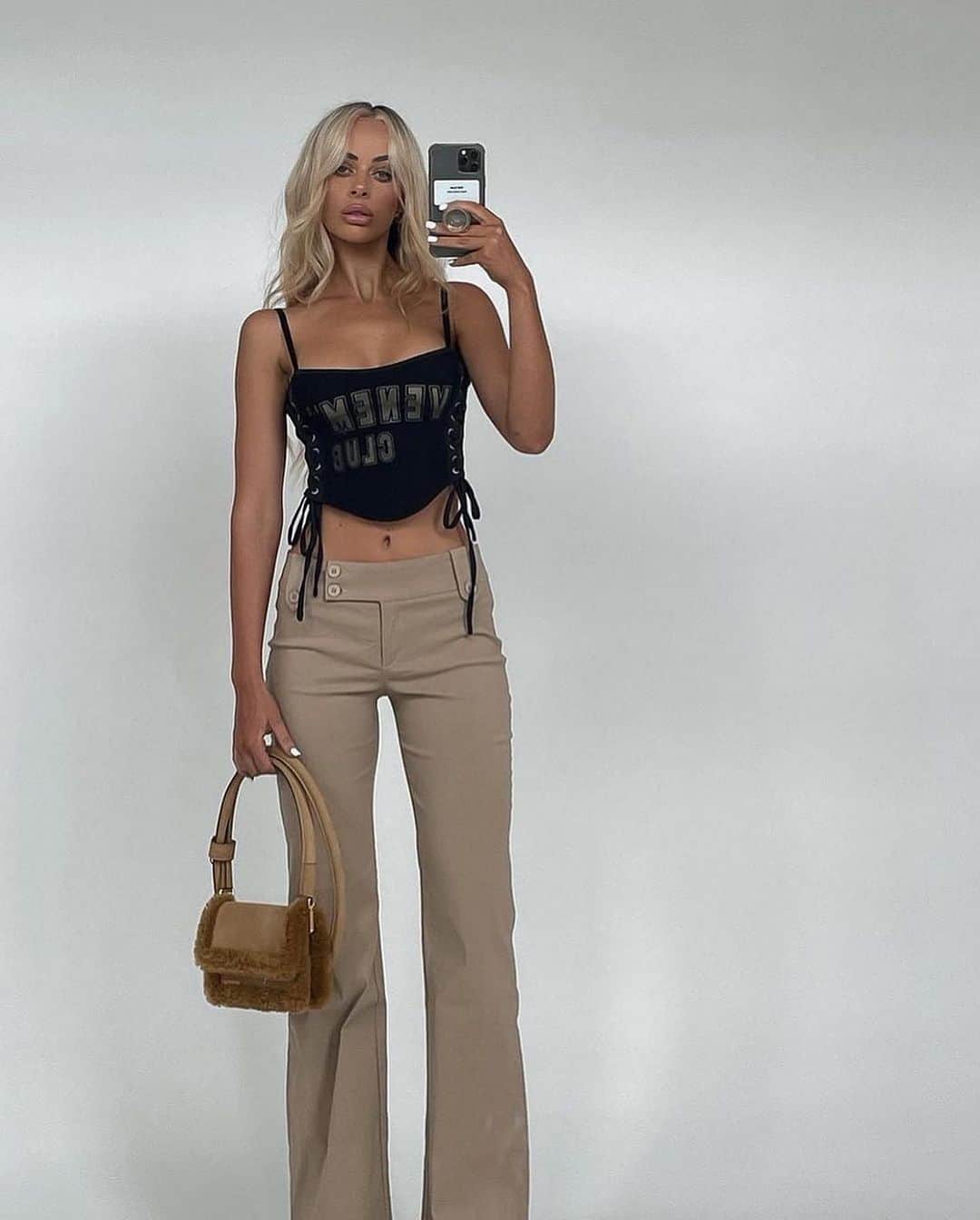 tiger Mistさんのインスタグラム写真 - (tiger MistInstagram)「The Kittie Pant in Taupe is BACK. ❥ Tap to shop our best selling pant as seen on YOU.」7月29日 17時35分 - tigermist