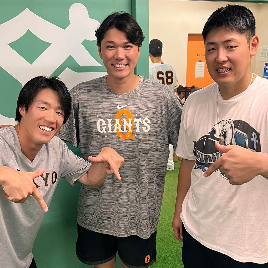 重信慎之介のインスタグラム：「【速報】勇人さん遂にインスタ開設しました。#坂本勇人 #岡本和真 #重信慎之介 #読売ジャイアンツ #俺」