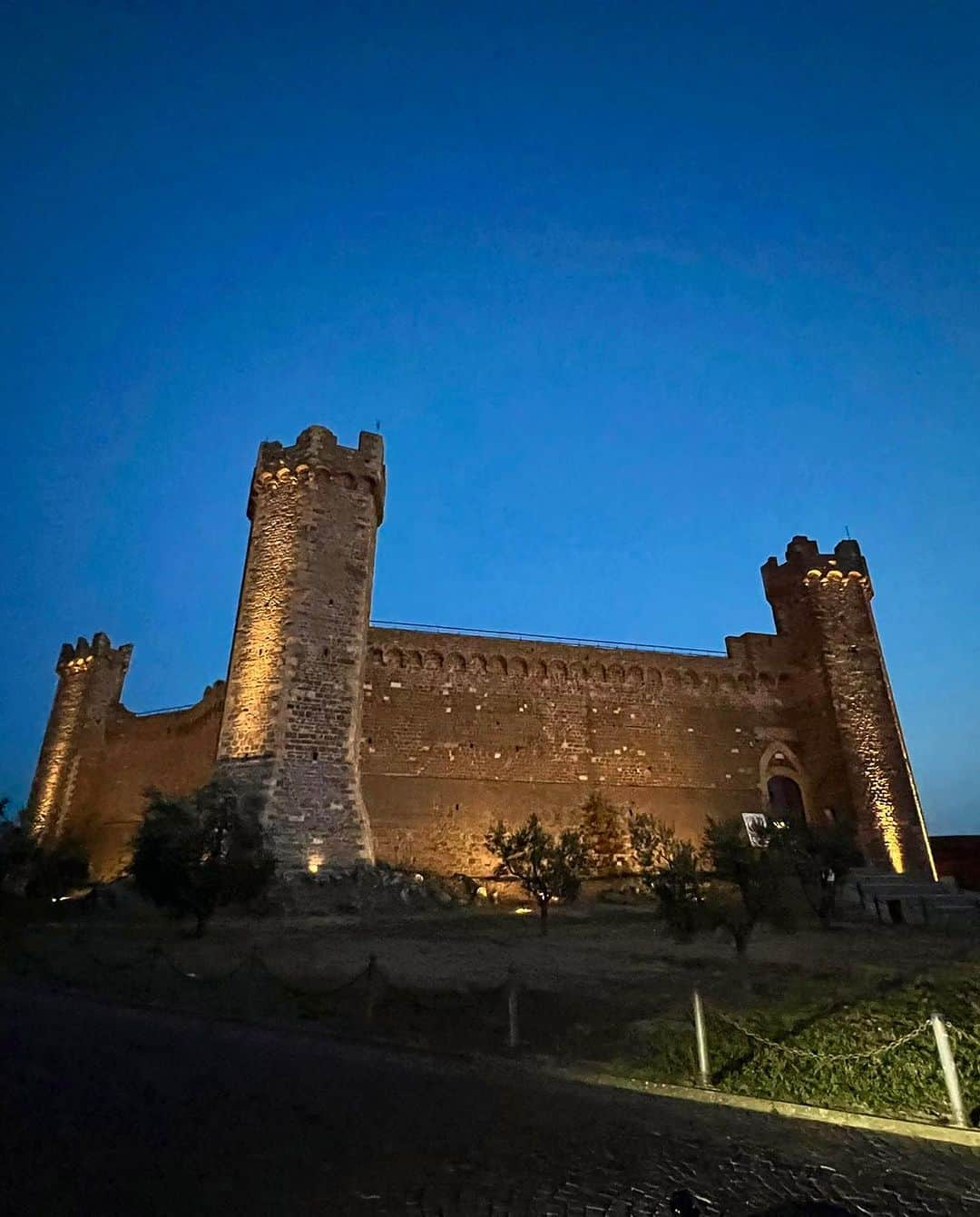 イタレッセさんのインスタグラム写真 - (イタレッセInstagram)「La scorsa settimana, nella bellissima cornice della Fortezza di Montalcino, abbiamo avuto l’onore di partecipare come sponsor alla ventiseiesima edizione di ‘Jazz&Wine in Montalcino’. Grazie a @banfiofficial per averci dato la possibilità di sostenere questo splendido evento 🥂  🇬🇧  Last week, in the beautiful Fortezza di Montalcino, we had the honor to sponsor the twenty-sixth edition of ‘Jazz&Wine in Montalcino’. Thank you @banfiofficial for giving us the opportunity to support such a wonderful event! 🥂  #italesse #tastelikeamaster #jazzandwine #montalcino #jazzmusic #jazz #winetime #wineoclock #winelover #banfi #instawine」7月29日 17時48分 - italesse