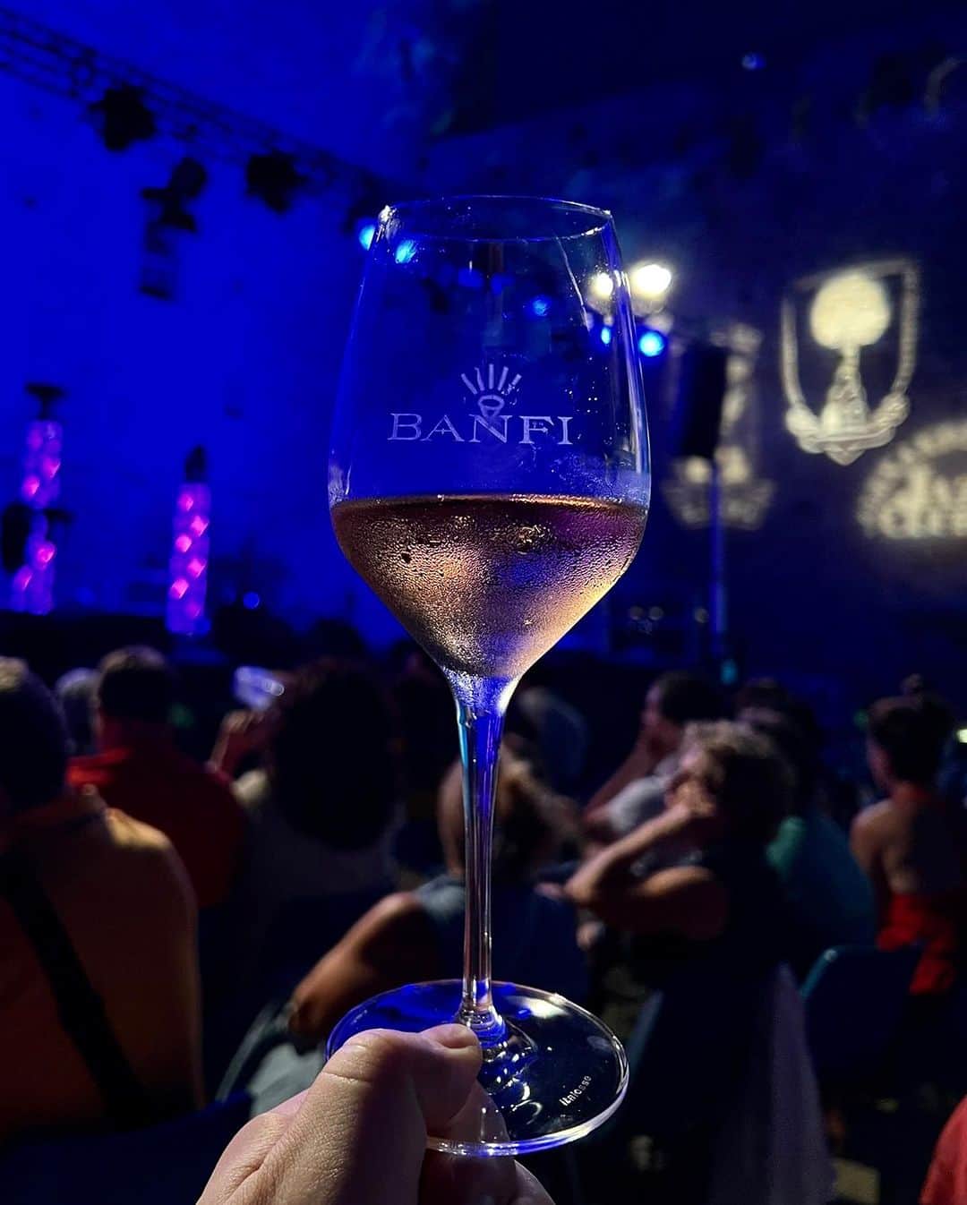 のインスタグラム：「La scorsa settimana, nella bellissima cornice della Fortezza di Montalcino, abbiamo avuto l’onore di partecipare come sponsor alla ventiseiesima edizione di ‘Jazz&Wine in Montalcino’. Grazie a @banfiofficial per averci dato la possibilità di sostenere questo splendido evento 🥂  🇬🇧  Last week, in the beautiful Fortezza di Montalcino, we had the honor to sponsor the twenty-sixth edition of ‘Jazz&Wine in Montalcino’. Thank you @banfiofficial for giving us the opportunity to support such a wonderful event! 🥂  #italesse #tastelikeamaster #jazzandwine #montalcino #jazzmusic #jazz #winetime #wineoclock #winelover #banfi #instawine」