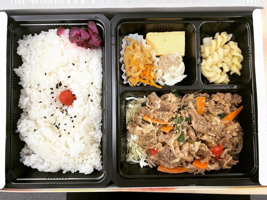 バカリズムのインスタグラム：「バズリズムライブV2023飯」