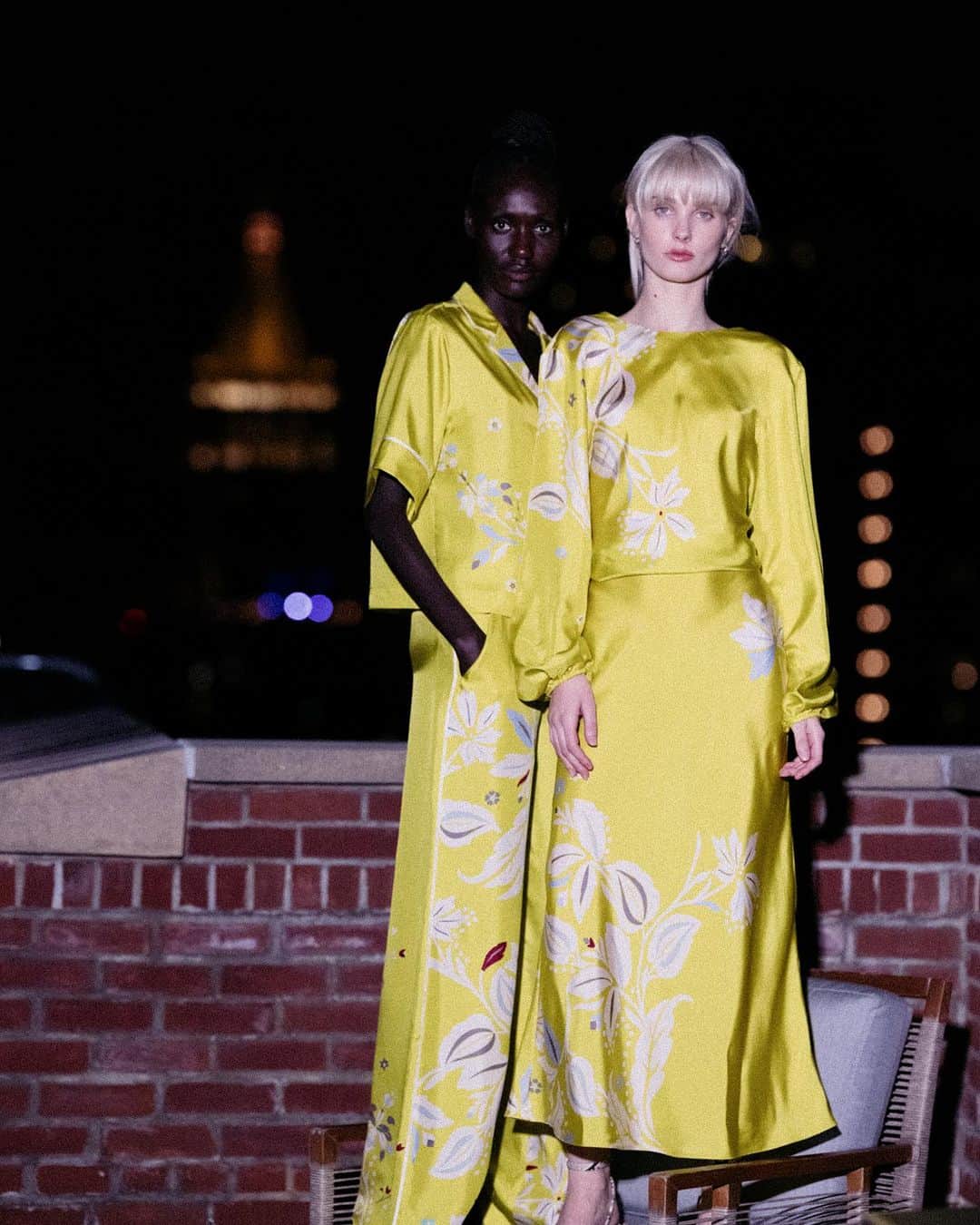シューマッハのインスタグラム：「Floral Silk Is Here 💛   STOCK UP YOUR VACATION WARDROBE   #dorotheeschumacher #newcollection #TheFutureIsHers @dorotheeschumacher   Photographer- Kat Irlin @kat_in_nyc  Stylist - Kallie Biersach - @kalliebiersach  Glam - Anastasia Durasova - @adurasova  Assistant - Ros Hayes - @_whiteprince_  Models - Anyon Asola @anyonasola & Charlize @cottoncharlize」