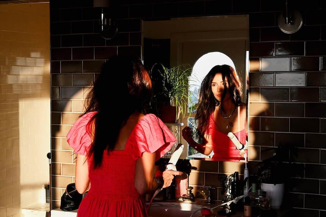 アビゲイル・スペンサーのインスタグラム：「Getting ready for #LeoSeason ♌️🔥🦁.   Where my #Leos at? 🙋🏻‍♀️  📷 @theretaility」