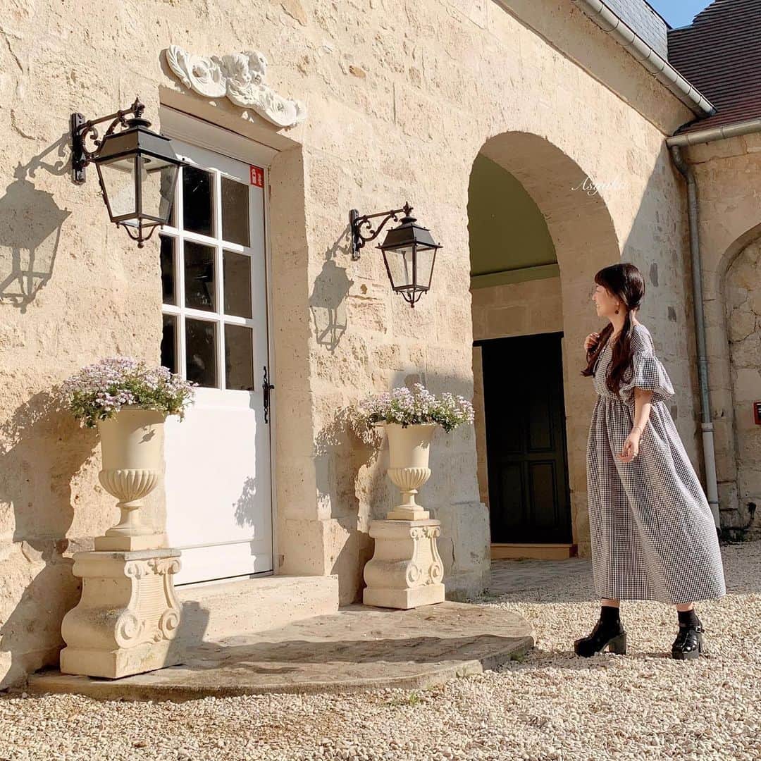 Yuka Kaedeのインスタグラム：「. . Reims, France . . . . #_asyuka_ #ig_france #chateau #luxuryhotel #travelblogger #travelphotography  #beautifuldestinations #beautifulhotels #francetrip #worldtraveler #tv_lifestyle #stilllife #summerdays #summertrip #vacationtime」