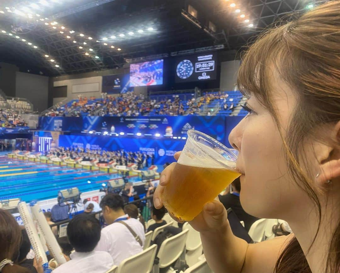 大田理裟さんのインスタグラム写真 - (大田理裟Instagram)「⁡ #世界水泳 にいってきました〜🏊🩷 ⁡ 圧巻の泳ぎと華やかな演出が最高すぎた！ やっぱりスポーツは生でみるのが一番🤩🤩！！ ⁡ 世界記録も見ることができたし、 #池江璃花子 さんとか日本人選手もたくさん見れて、 初めての観戦だったけどあっという間の２時間でした🥰 ビールや、屋台で買ったものを食べながら観戦できたり 観客が盛り上がれるような演出も楽しかった〜😁 ⁡ #世界水泳福岡2023 #AQUAfukuoka23 #水泳 #競泳 #福岡 #swimming」7月29日 17時50分 - ota_risa