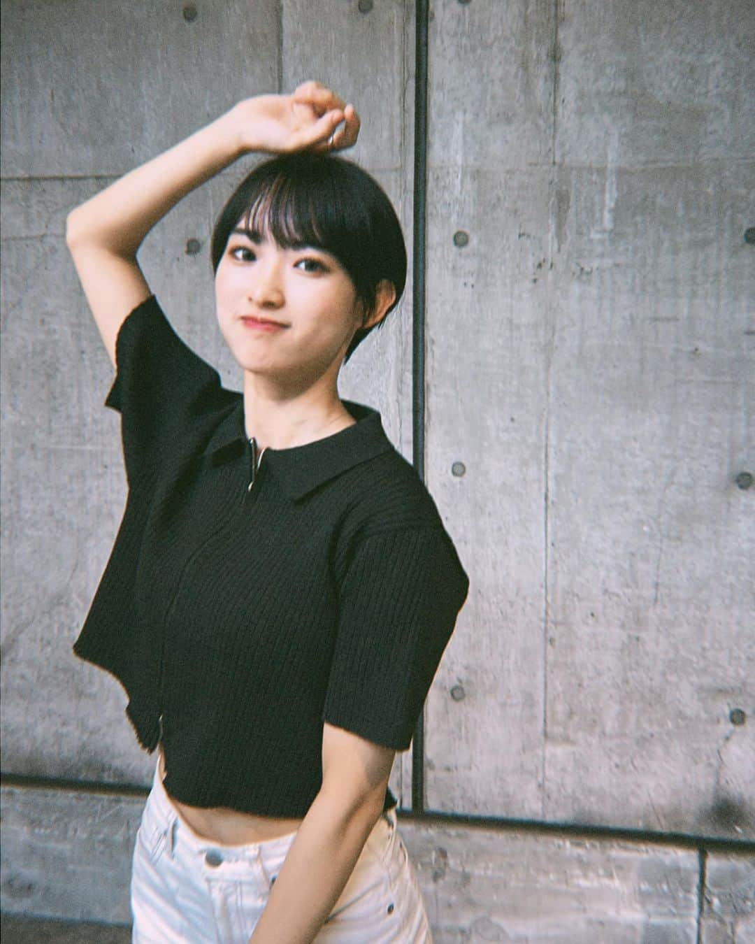 歌田初夏さんのインスタグラム写真 - (歌田初夏Instagram)「2023.7.29  お話し会ありがとうございました！  最後の方もいてあえて触れしい気持ちと切ない気持ち。  そしてバッサリショート！びっくりしてもらえたかな、、？  個人的に念願でした @michi1011ohno  さんに切っていただきました！！  ミッチーさんのYouTubeの方にもカットの様子を載せていただいたのでぜひチェックしてください☺️  長年の目標だったヘアドネーション無事できて安心してます。  最高のショートにしてくださりありがとうございました！🙌  #AKB48 #お話し会　#ショートカット　#ショート　#パシフィコ横浜」7月29日 17時51分 - utahatsu78