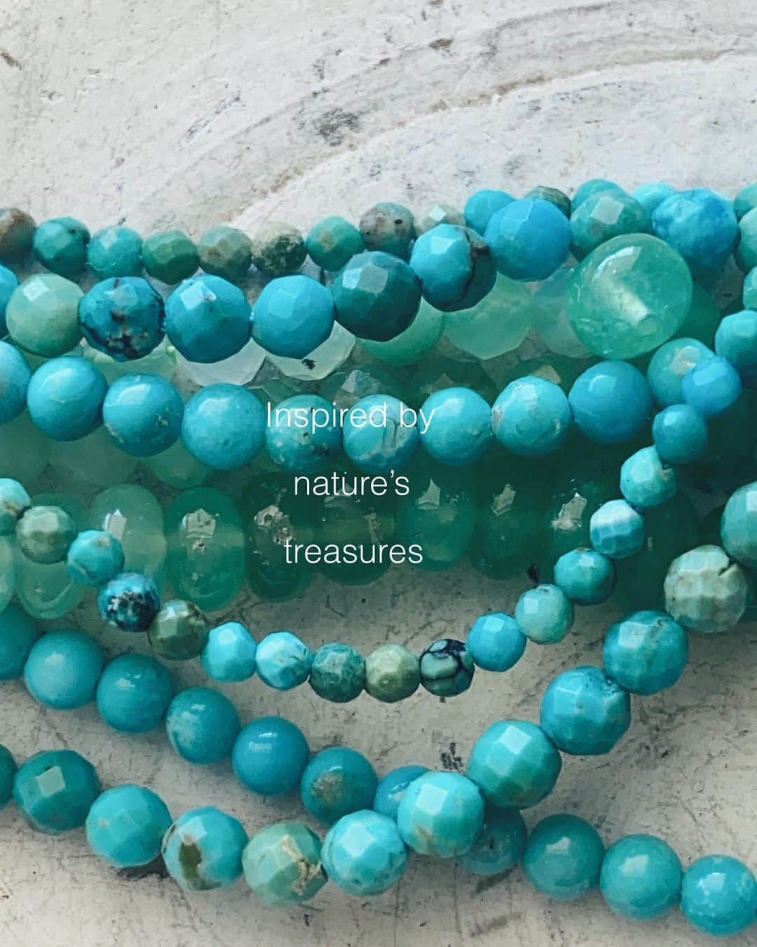 ミキアのインスタグラム：「Stones found for new designs Natural stone colors are very beautiful BLUE!!blue!BLUE! #newcollection #2024#springsummer #nature#turquois#chrisoprase」