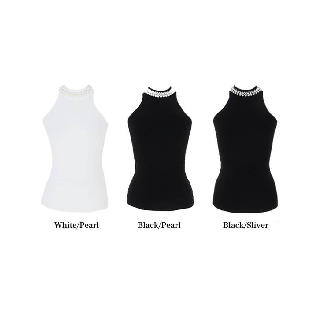 デュラスアンビエントのインスタグラム：「#パールネックアメスリニット <White/Pearl, Black/Pearl, Black/Sliver>  袖ぐりを深めに刳った、元来のアメスリデザインを採用することで、肩のラインが綺麗に見えるよう拘ったのがポイント。  首元にはリズミカルに配した大小のパール/メタルが、顔まわりを華やかに彩ります。  カジュアルに転じず品のある佇まいで、人と差がつくアクセントを手に入れて。  ＿＿＿＿＿＿＿＿＿＿＿ ✔︎ @ambient_styling #AMBIENT #ambient_official #ambientstyle #アンビエント #アメスリ #タンクトップ」