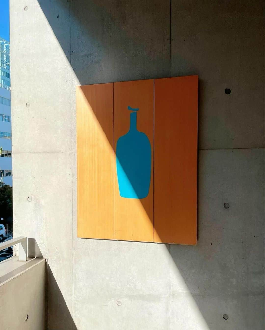 西出薫さんのインスタグラム写真 - (西出薫Instagram)「🩵🩵🩵  #bluebottlecoffee #青山カフェ #表参道カフェ #カフェ巡り東京 #カフェ好き」7月29日 18時03分 - kaoru_nishide