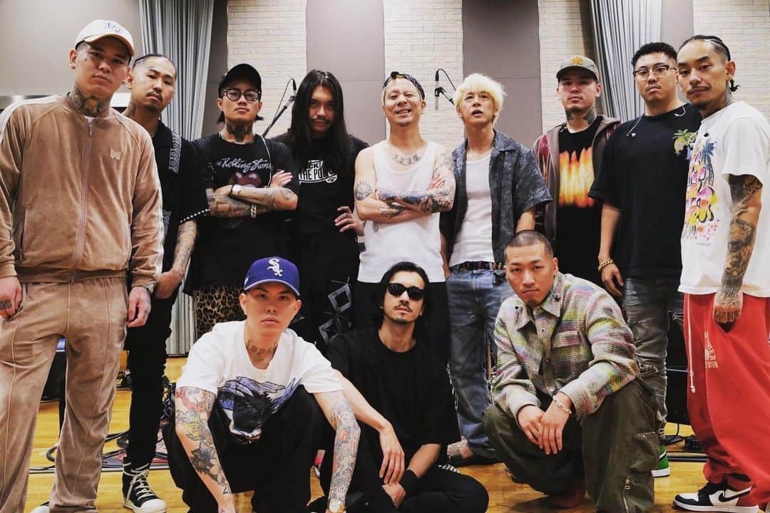金子ノブアキのインスタグラム：「フジロック2023  7/30 (日)  BAD HOPのステージに一夜限りのメンバーで参加します。  19:00〜 GREEN STAGEにて 盛り上がろうぜ⚡️  Dr: 金子ノブアキ Bs: KenKen Gtr: masasucks Keys: 伊澤一葉  @badhop_official  @RIZE_official  @the_hiatus_official @fujirock_jp」