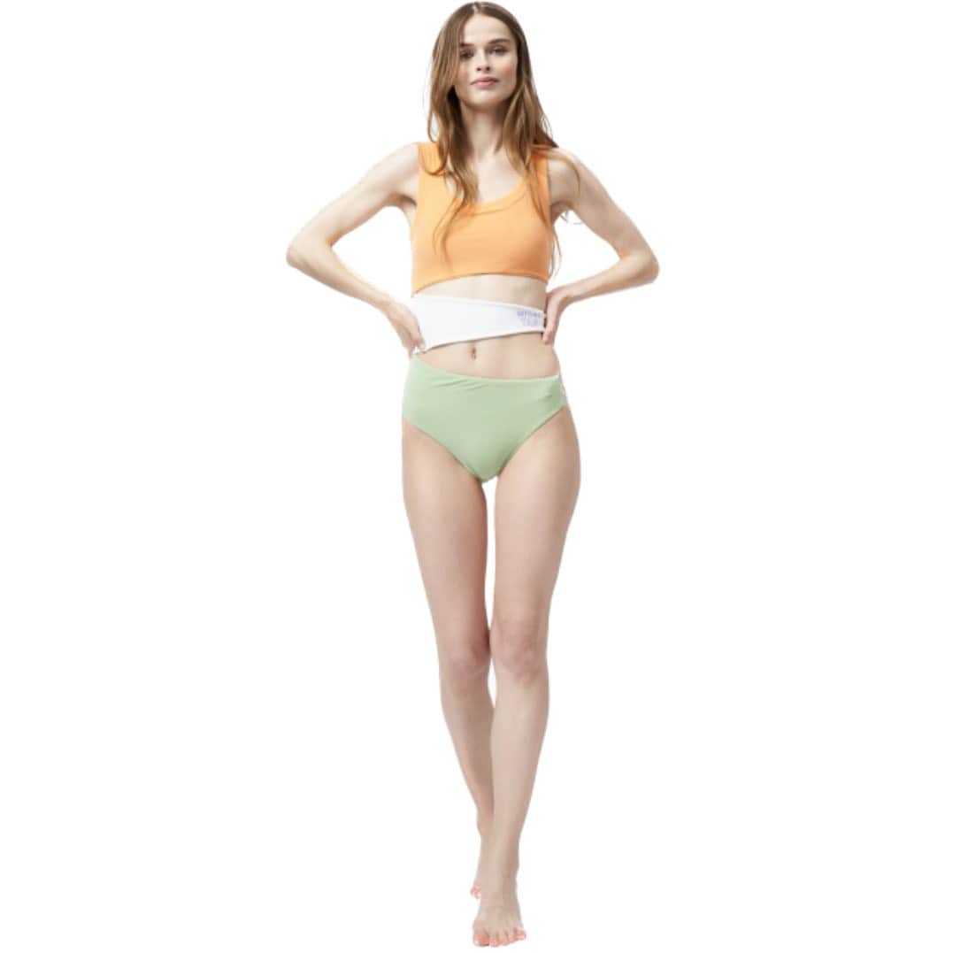 GUACAMOLEのインスタグラム：「. 23SS GUACAMOLE NEW ITEM  第二弾予約販売START🧡🤍💚  イタリア生地特有のビーチに映える 鮮やかなカラーのパイル素材です。  #guacamole#guacamolejapan#swimwear#rashguard#summertrip #sea#pool#水着#スイムウェア#ラッシュガード#スイムコーデ#海#プール」