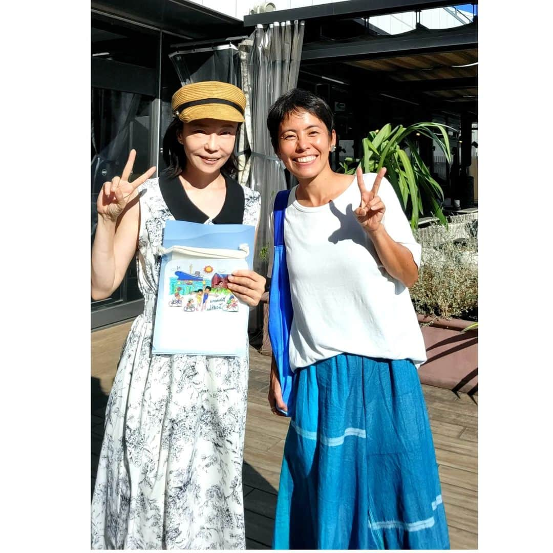 上田藍さんのインスタグラム写真 - (上田藍Instagram)「.  🌷🌷🌷🌷🌷🌷🌷🌷🌷🌷🌷  I had a wonderful relaxing time today. We had a delicious meal and chatted a lot while enjoying the cafe.😋💓  🌻🌻🌻🌻🌻🌻🌻🌻🌻🌻🌻  無事に帰国をして、アイアンマンの疲労回復を促進するために今週は欲を出さず、血行をよくするイメージで軽めに身体を動かしながら、ゆったりとした時間をすごしています🌿✨  そして、今日は素敵な先輩からご連絡をいただき、ランチにいってきました🤗💓  世界陸上の10000mとマラソンでメダルを獲得されている千葉真子さん🐥❇️ ご縁があり、今日は久しぶりにお会いして近況をきいていただきながら、美味しいご飯とデザートをご馳走になりました😋💕  普段の生活では、トレーニングや遠征で外にでる以外の日は家の中でゆっくりしていることが大半なので、  『元気のでるlunchしよう🌟どこかいきたいとこある？』 とお誘いをいただいた時にお店を検索して、ワクワクしながら、今日は先輩から特大のパワーを注入していただきました🙌🌱  束の間のリラックスタイムに感謝感謝です💓ありがとうございました🥰  よ～っし！また仕上げていきます💪✨ 来週からまたヨーロッパ遠征へ行ってきます🇦🇹🇫🇮🇨🇭✨  #お洒落カフェ #京都の先輩 #パワー注入✨ #お腹も胸もいっぱい #トライアスロン #上田藍 #感謝🌿」7月29日 18時12分 - ai_love_tri