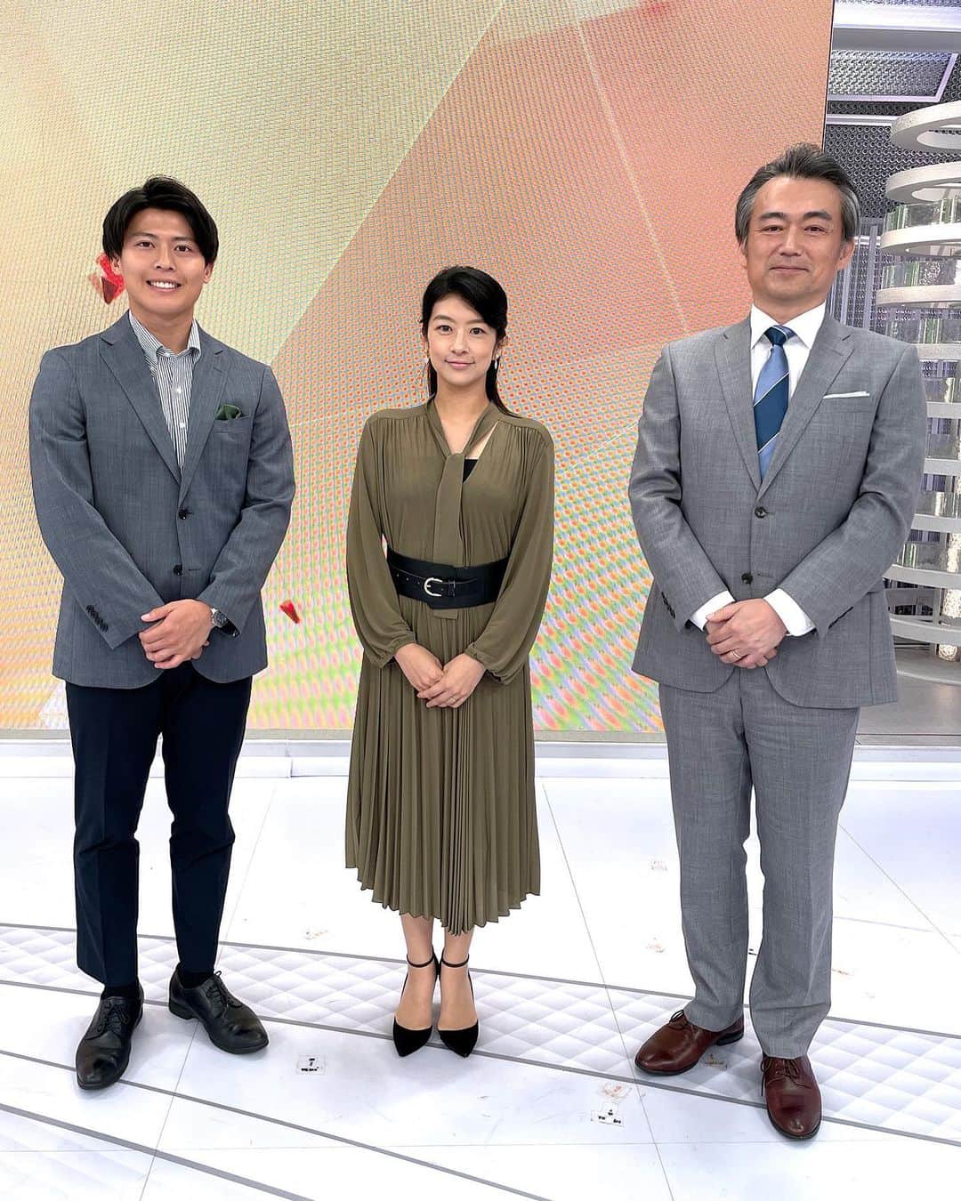 のインスタグラム：「きょうも全国で危険な暑さが続いています。 熱中症にどうかお気をつけください。 ⁡ あすは土曜丑の日！ 栄養のある食事で熱中症対策を万全にしてくださいね。 ⁡ #生野陽子 @yoko_shono #奥寺健 @fujitv_announcer #杉原千尋 @chihiro.sugihara #勝野健 @ken.katsuno #フジテレビ #アナウンサー #ニュース」