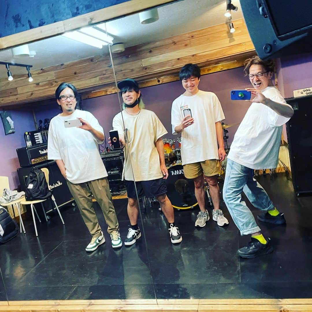 渡邊忍のインスタグラム：「【ついに明日】 7/30(日) 横浜FADにて LOW IQ 01 & THE RHYTHM MAKERS PLUS！ 『夏のAdjusted』ワンマンライヴ！ こんな暑い毎日だからこそ、 イチカワへの愛がてんこ盛り🫶 アジャスト〜♬ TO SAY！ I LOVE YOU！ なにとぞ珍百科🤪🤲💫 #夏アジャ」